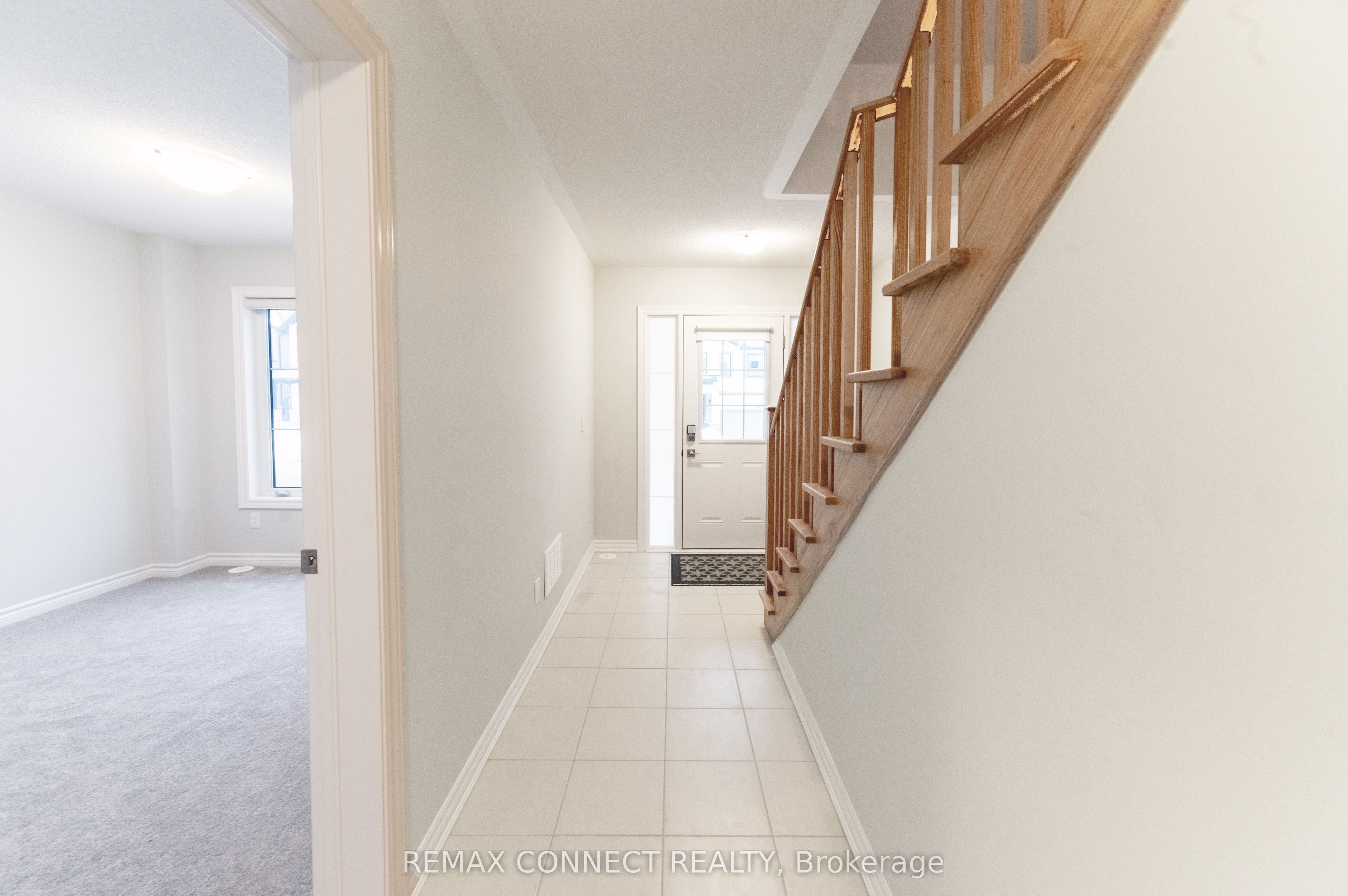 1028 Dyas Avenue, Oshawa, ON L1H 8L7 photo 2