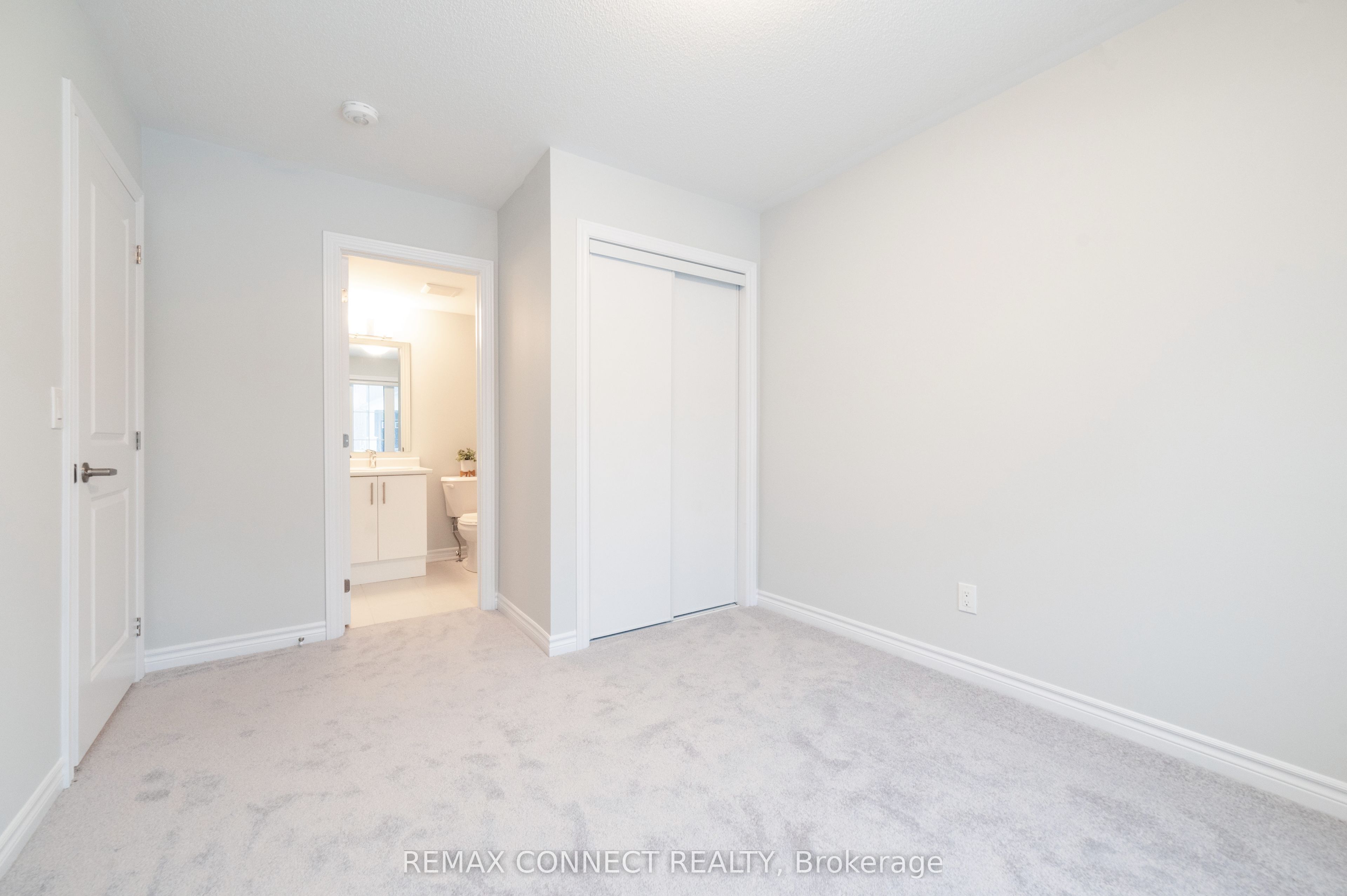 1028 Dyas Avenue, Oshawa, ON L1H 8L7 photo 4