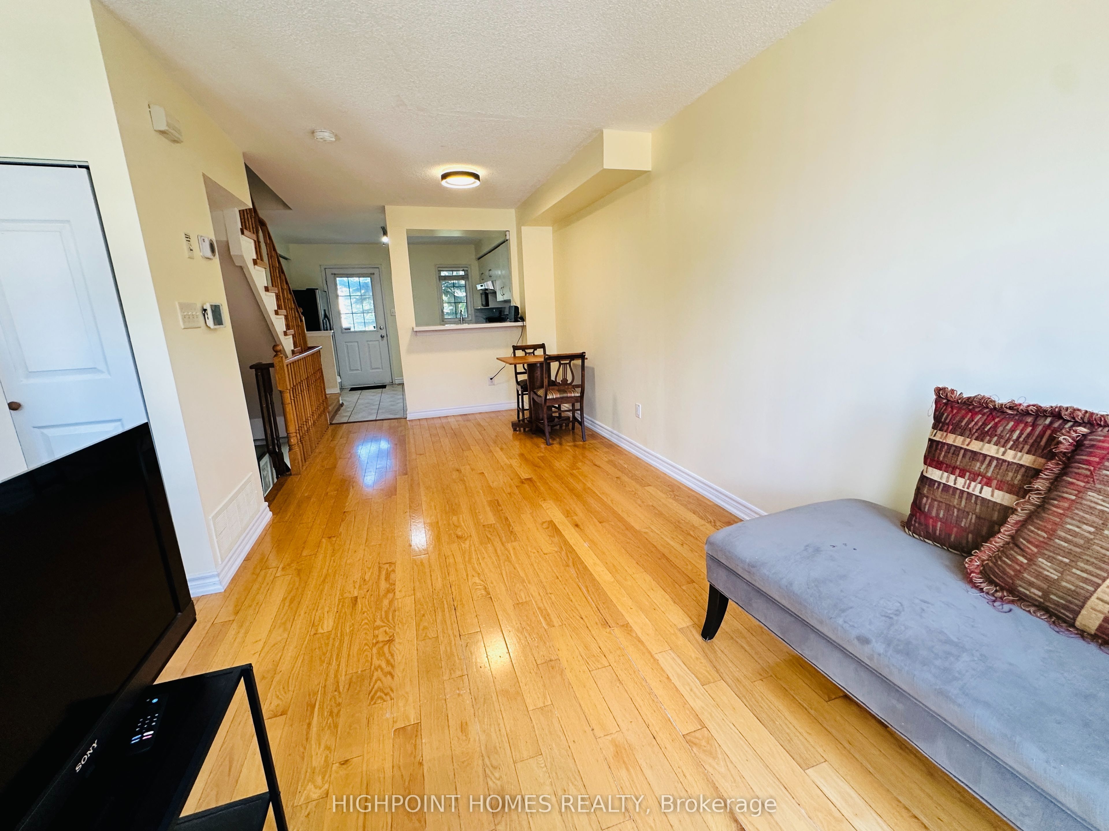2 Hedge End Road 115, Toronto, ON M1B 5Z8 photo 3