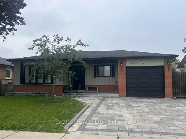 228 Michael Boulevard, Whitby, ON L1N 6E6
