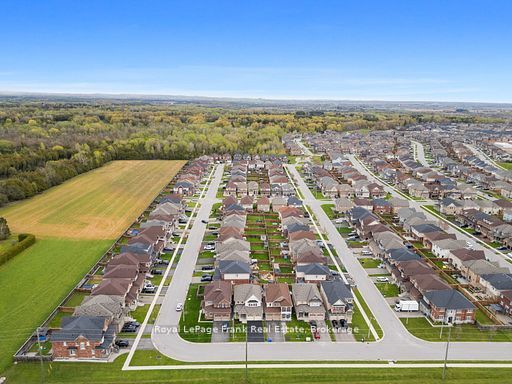 144 Bruce Cameron Drive, Clarington, ON L1C 0W3 photo 2
