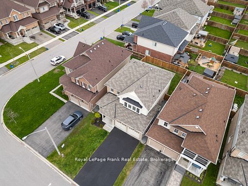 144 Bruce Cameron Drive, Clarington, ON L1C 0W3 photo 3