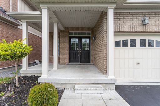 144 Bruce Cameron Drive, Clarington, ON L1C 0W3 photo 4