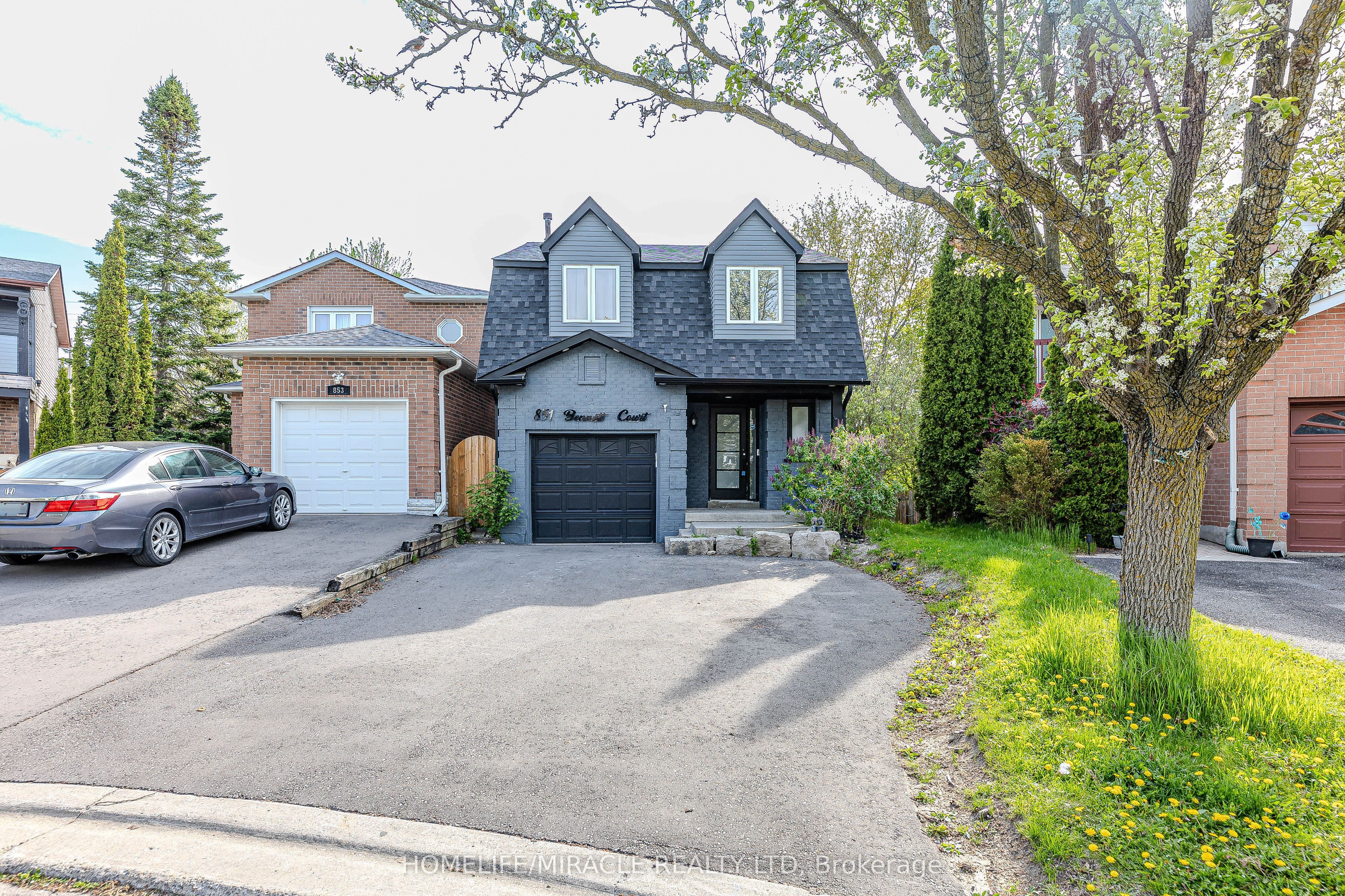 851 Bennett Court, Oshawa, ON L1K 1V3