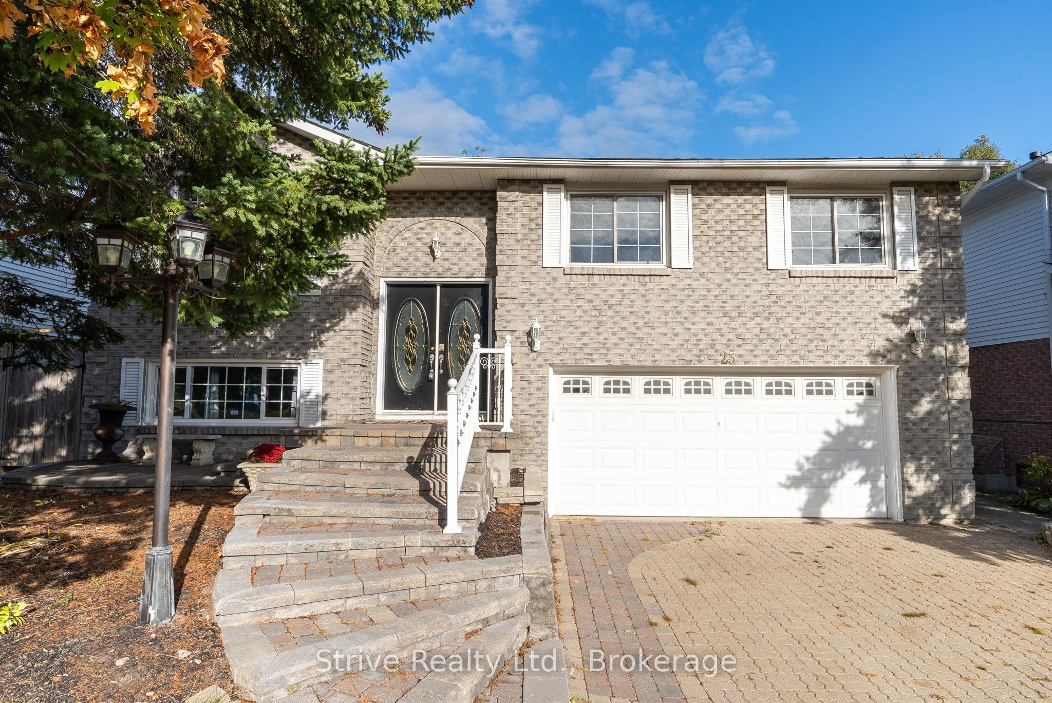23 Cherry Blossom Crescent Upper, Clarington, ON L1E 1G9