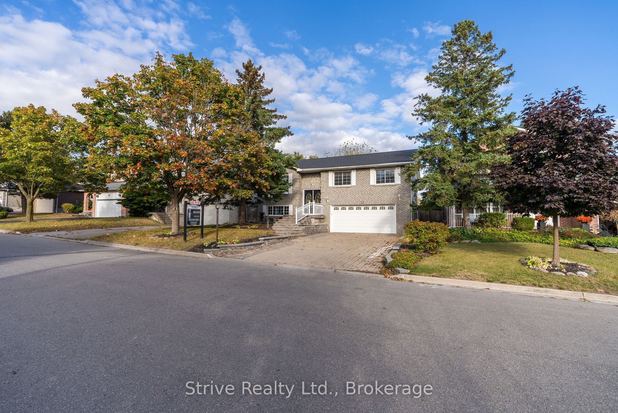 23 Cherry Blossom Crescent Upper, Clarington, ON L1E 1G9 photo 2