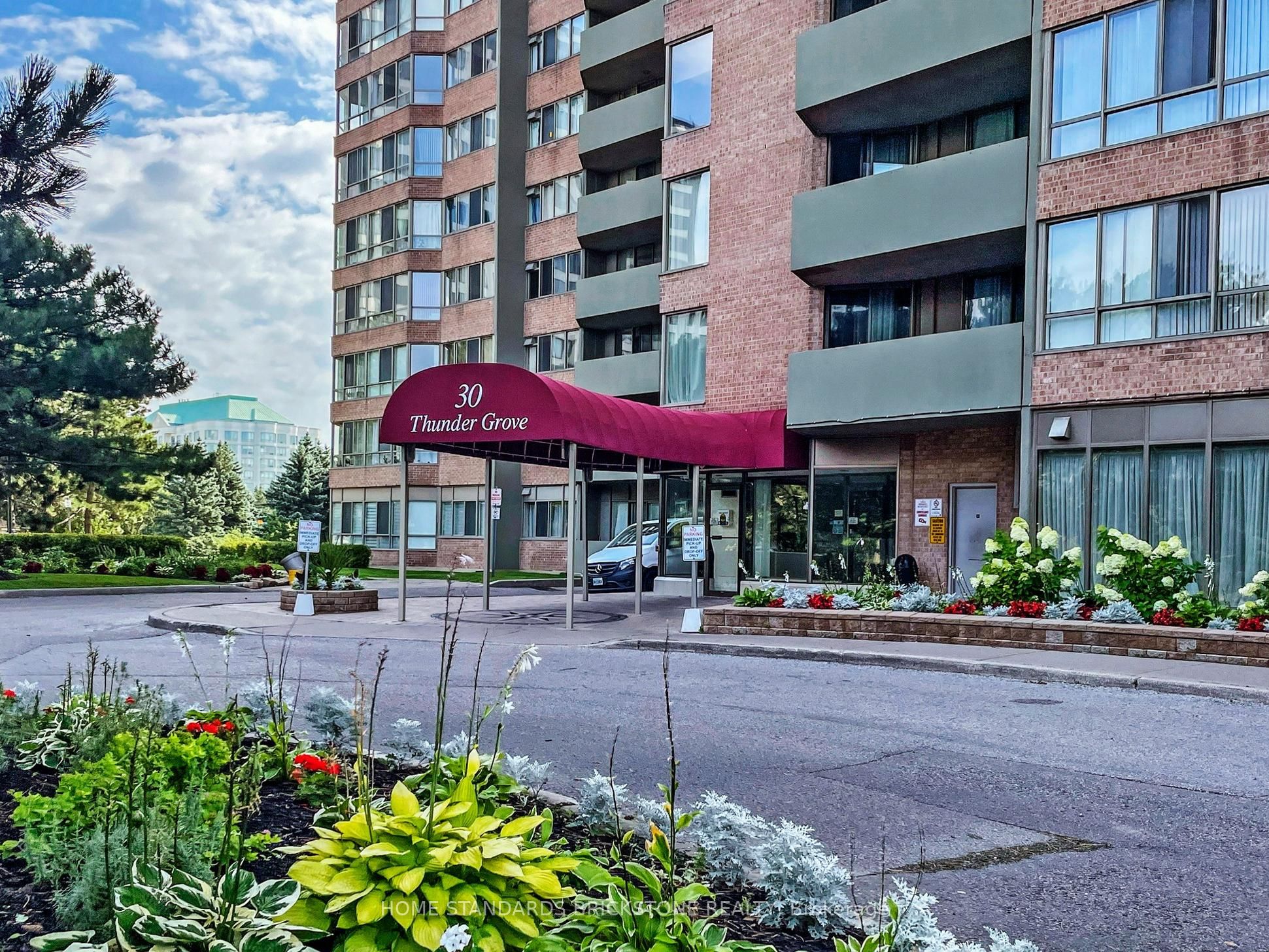 30 Thunder Grove 1705, Toronto, ON M1V 4A3 photo 3