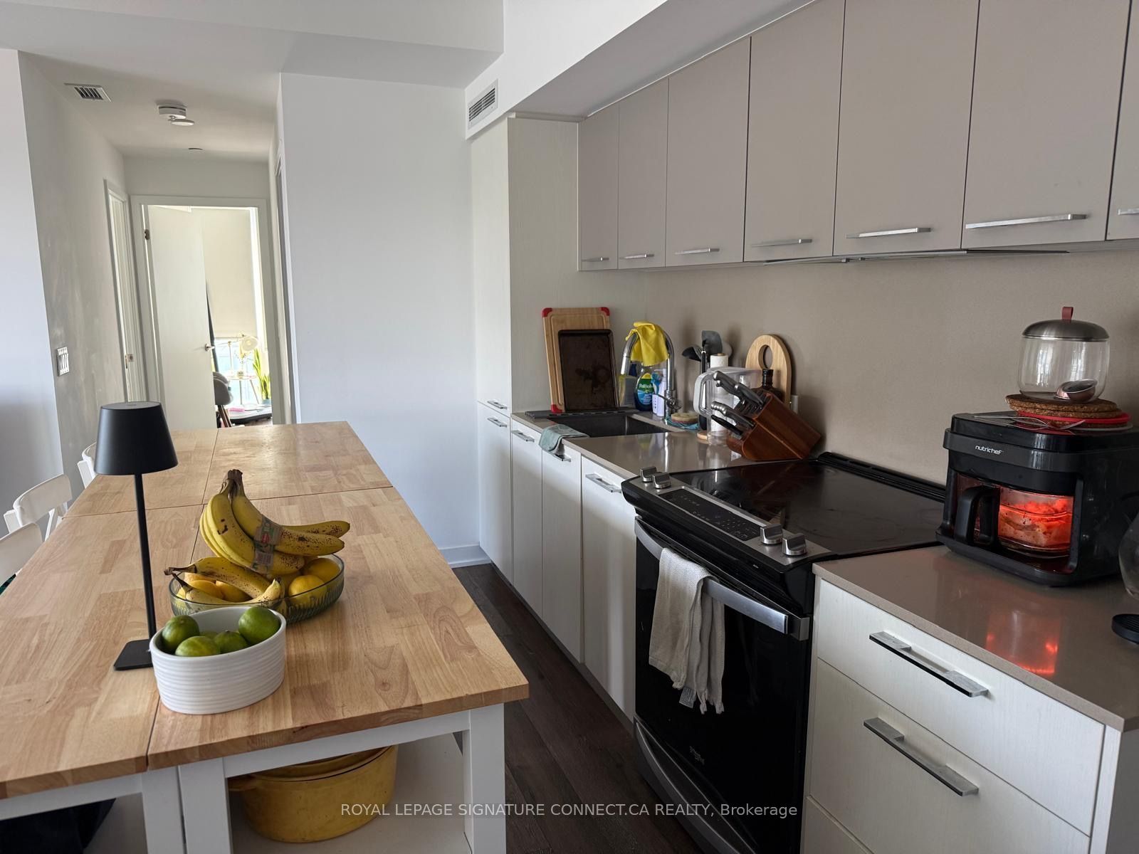 45 Baseball Place 710, Toronto, ON M4M 0H1 photo 2