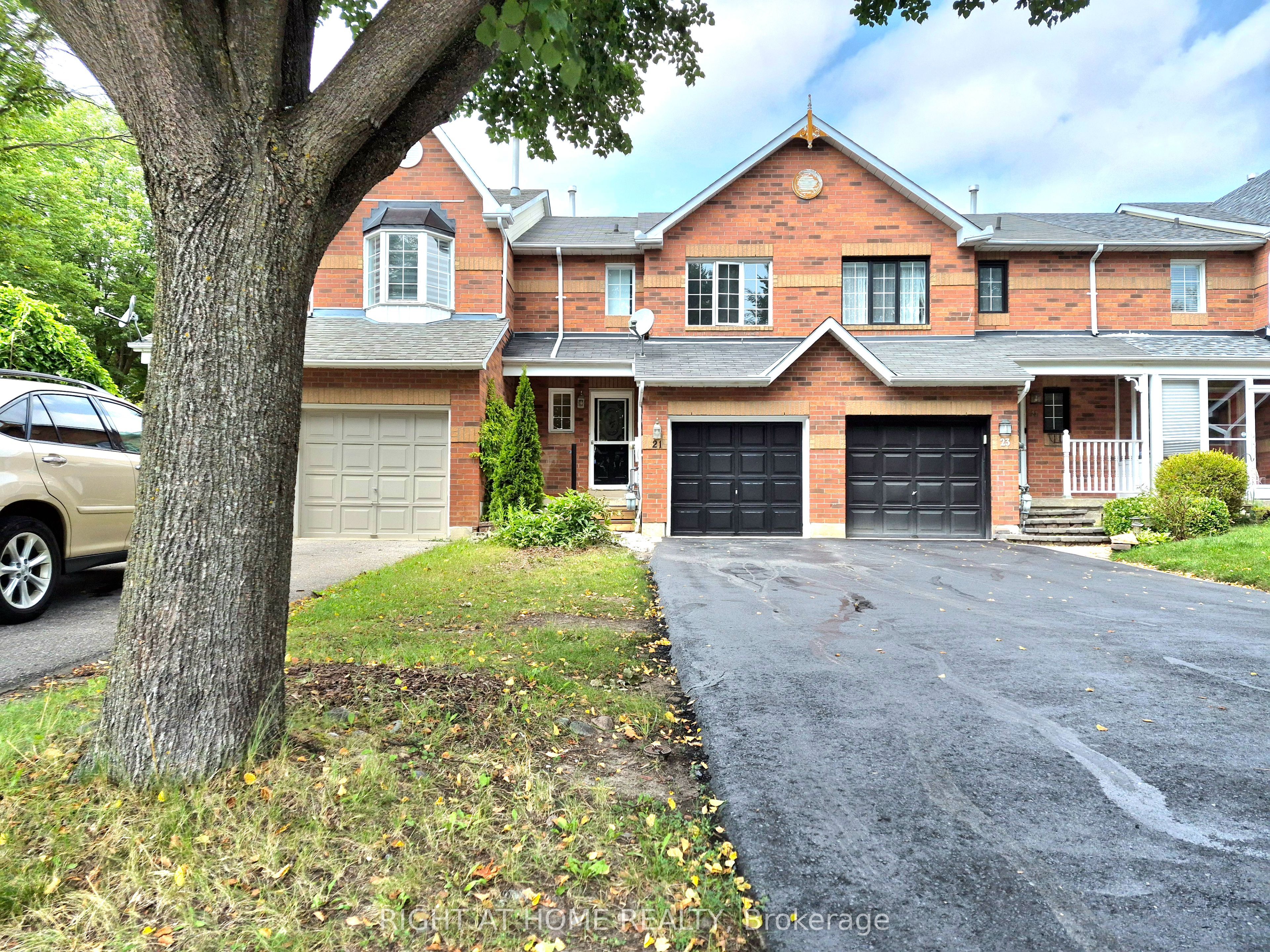 21 Mccullock Crescent, Ajax, ON L1T 3X1
