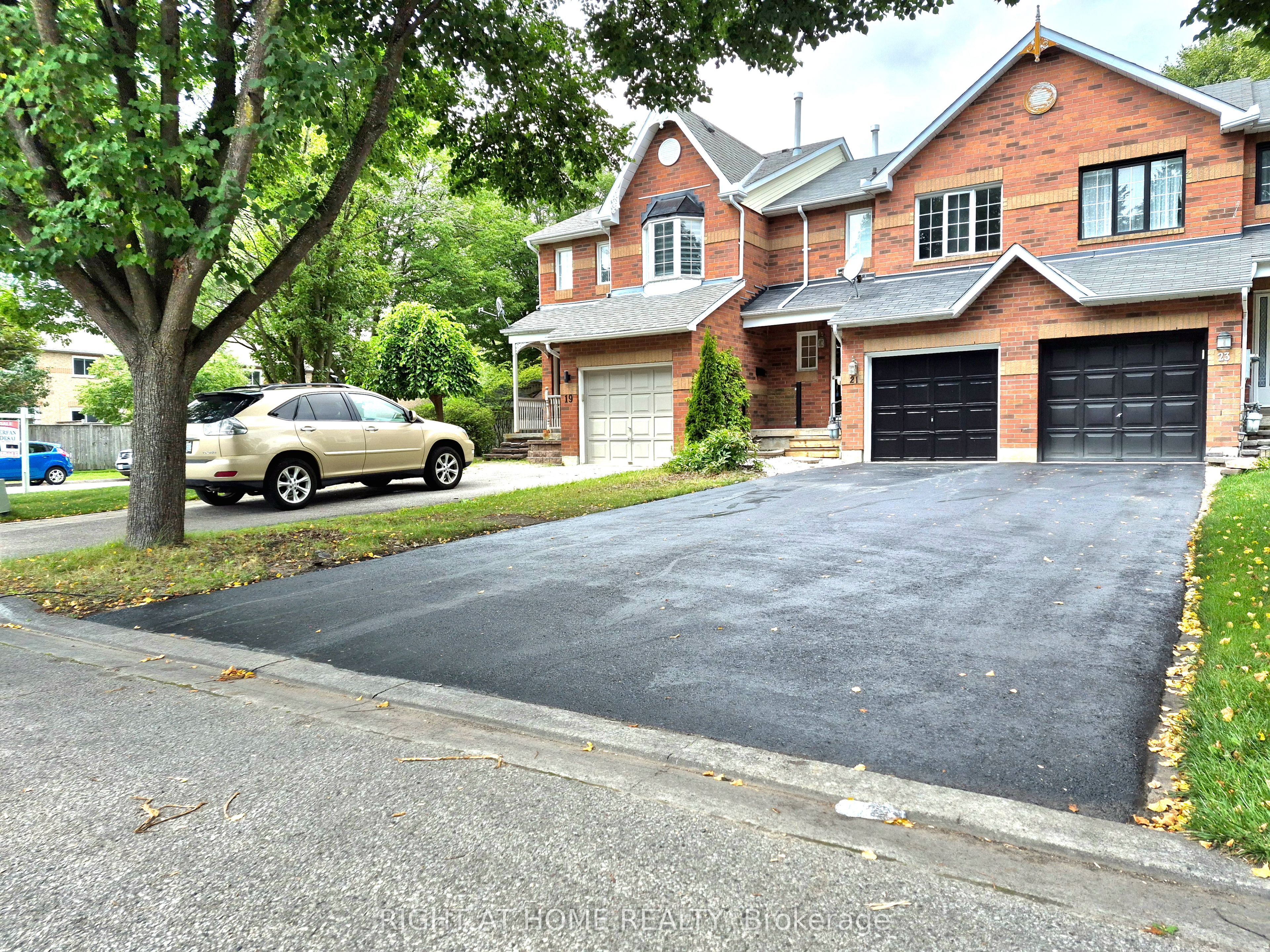21 Mccullock Crescent, Ajax, ON L1T 3X1 photo 3