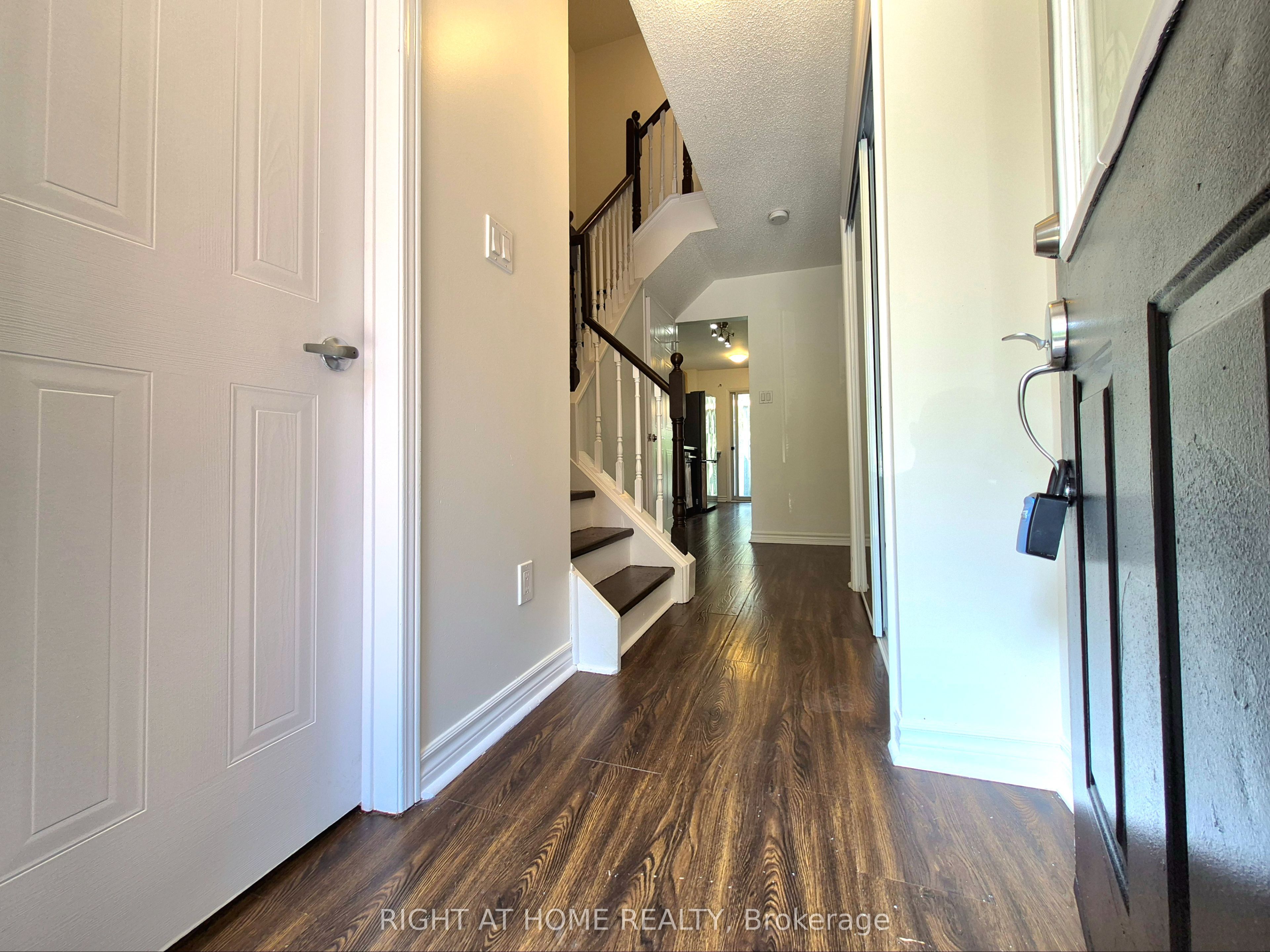 21 Mccullock Crescent, Ajax, ON L1T 3X1 photo 4