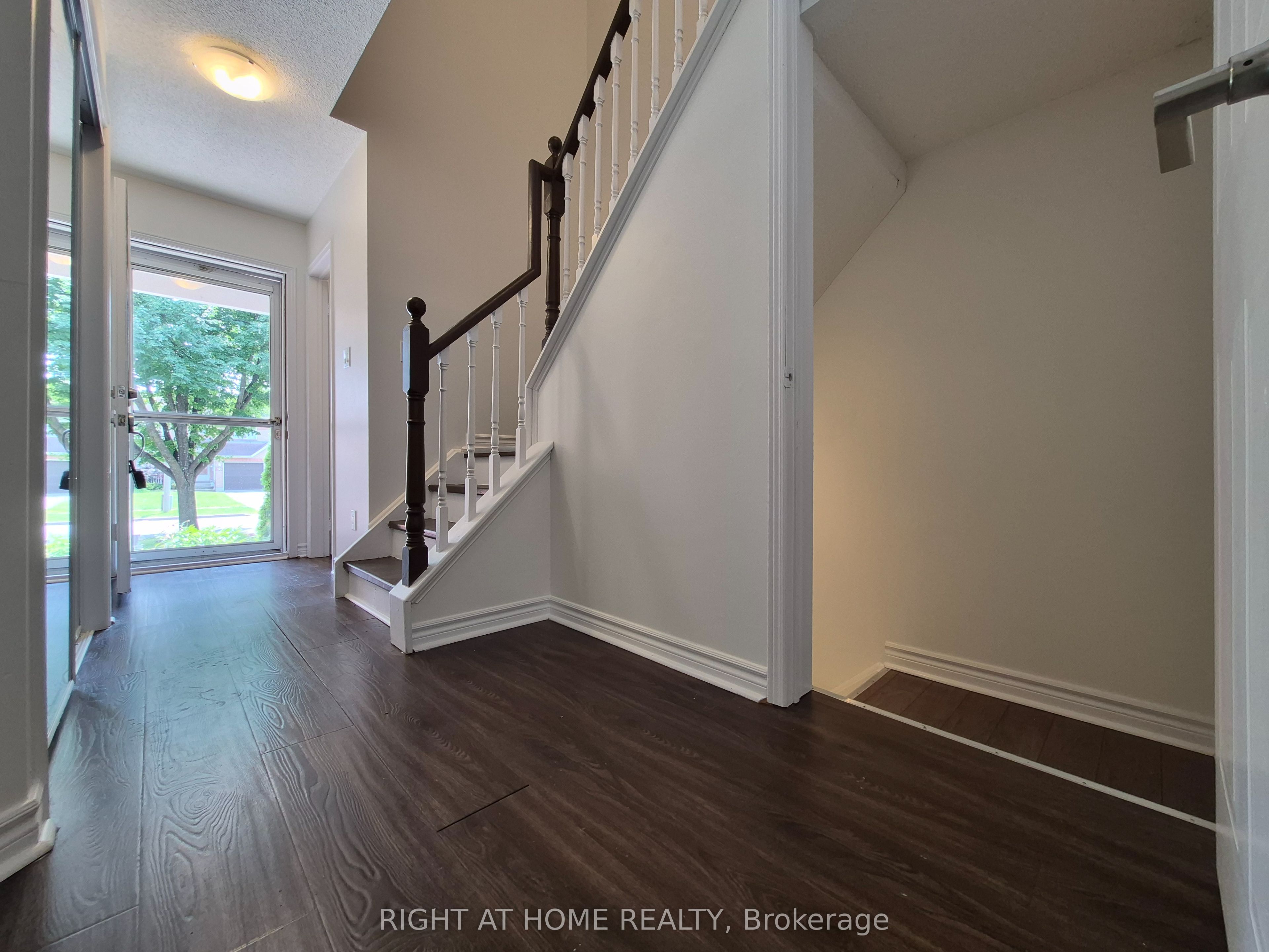 21 Mccullock Crescent, Ajax, ON L1T 3X1 photo 5