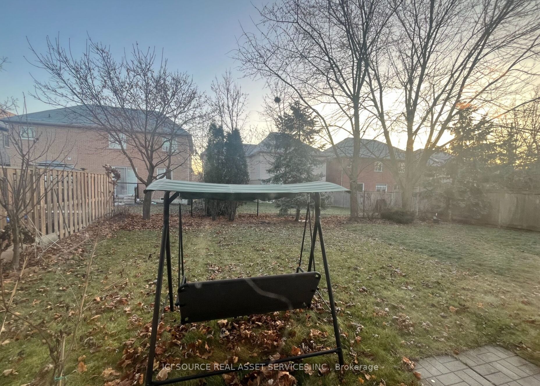 181 Norland Circle, Oshawa, ON L1L 0A6 photo 2