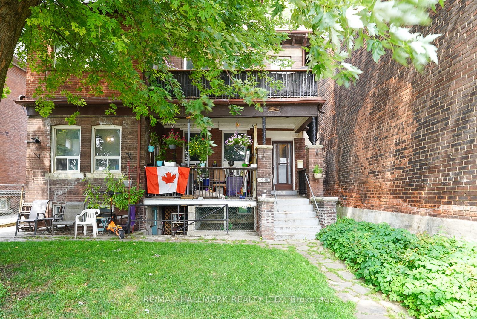 1432 Queen Street E 3, Toronto, ON M4L 1E1