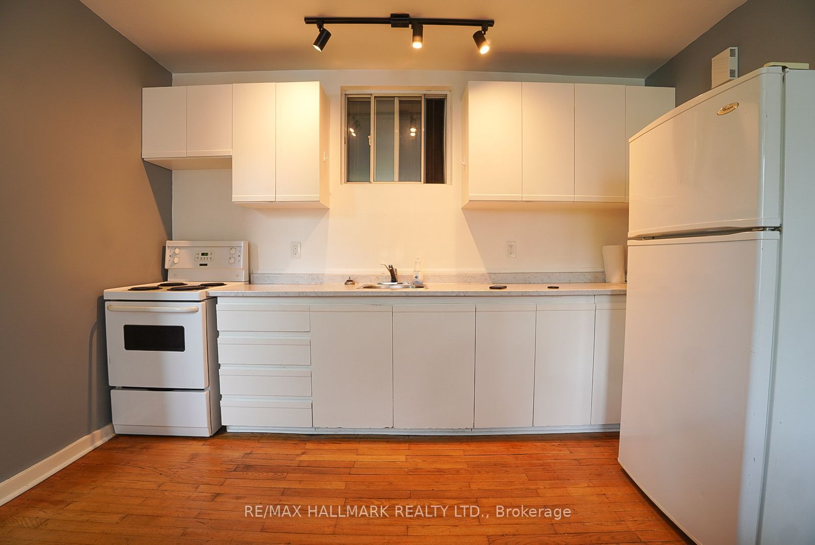 1432 Queen Street E 3, Toronto, ON M4L 1E1 photo 4