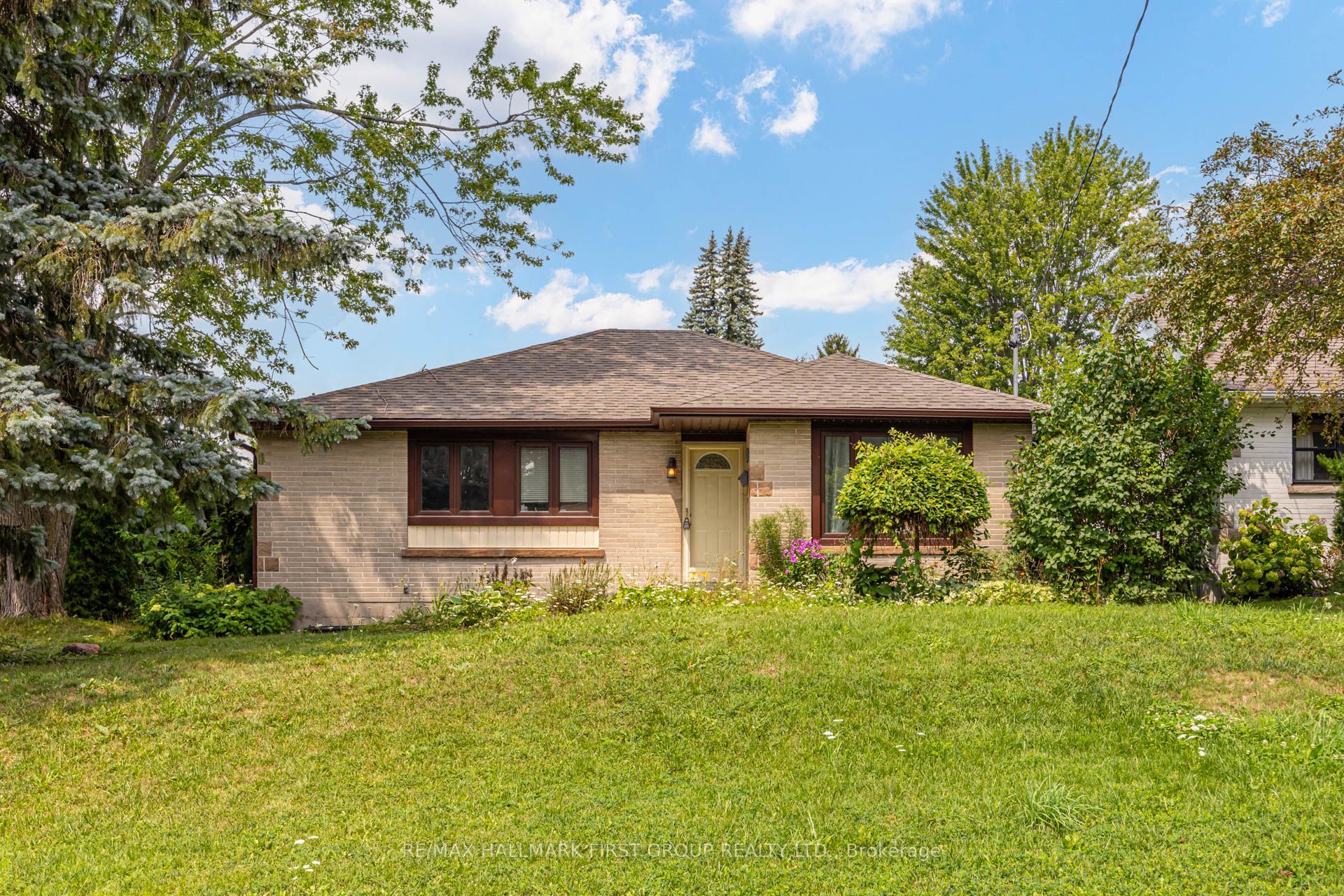180 Sherwood Avenue, Oshawa, ON L1G 3L8