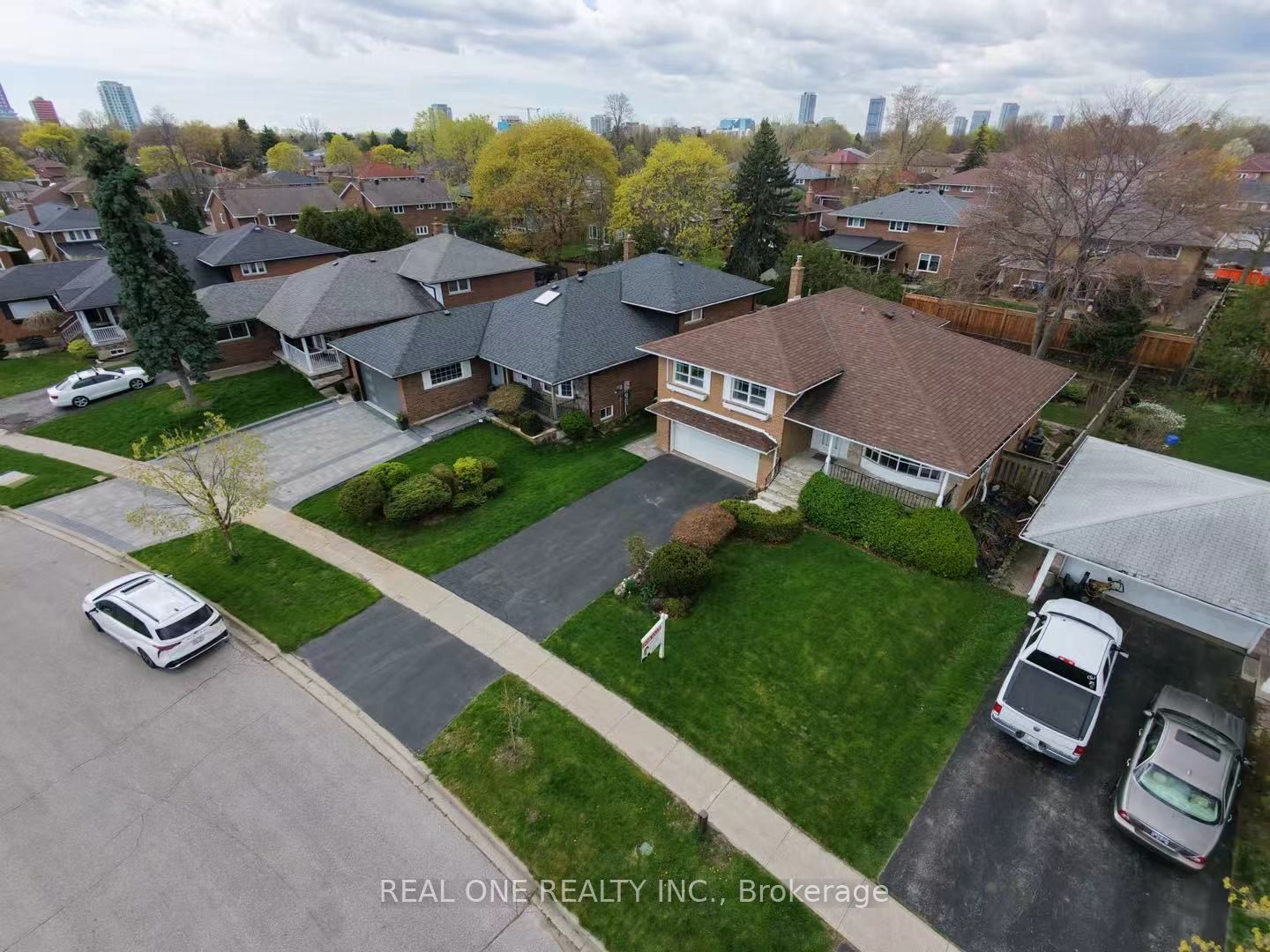 22 Kenmanor Boulevard, Toronto, ON M1W 1R7 photo 2