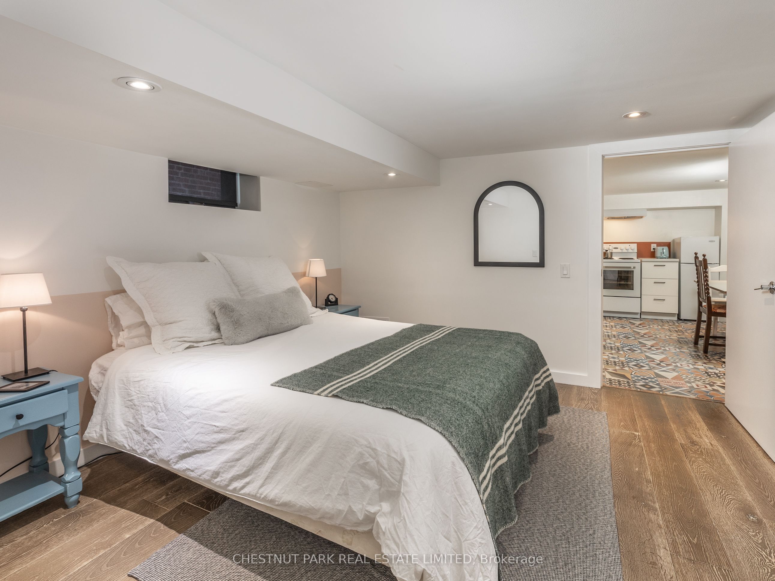 1654 Gerrard Street E, Toronto, ON M4L 2A8