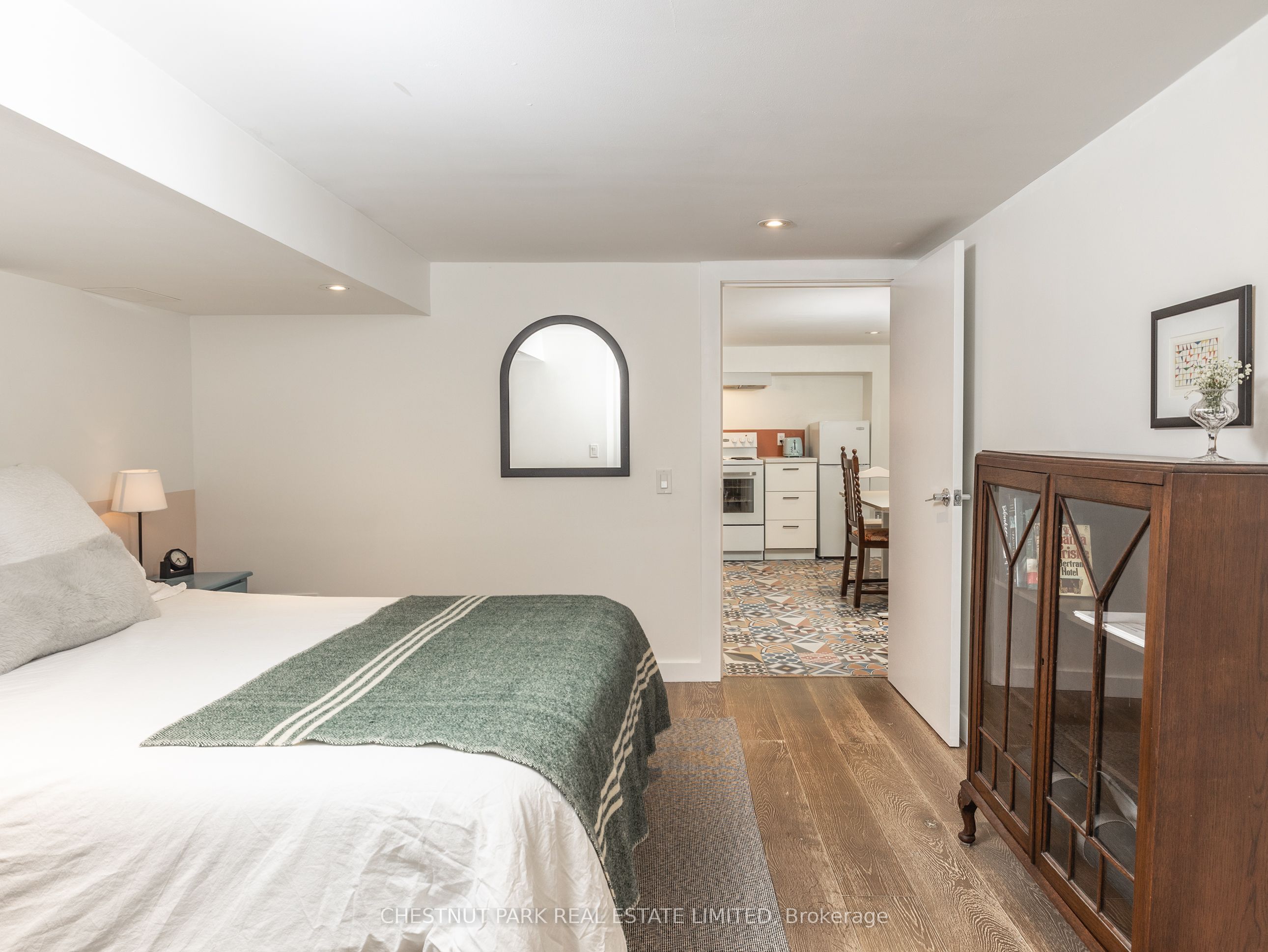 1654 Gerrard Street E, Toronto, ON M4L 2A8 photo 2