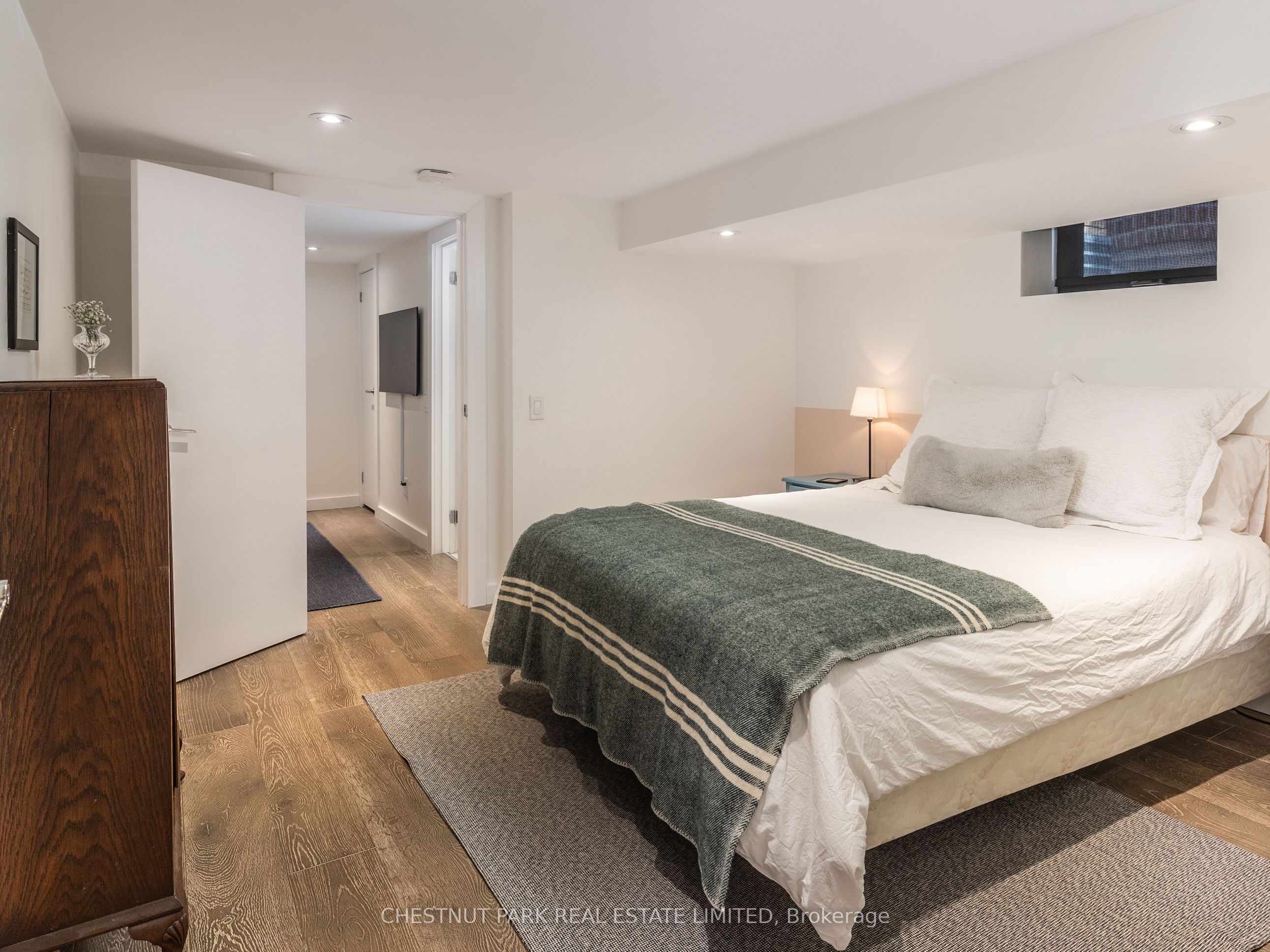 1654 Gerrard Street E, Toronto, ON M4L 2A8 photo 3
