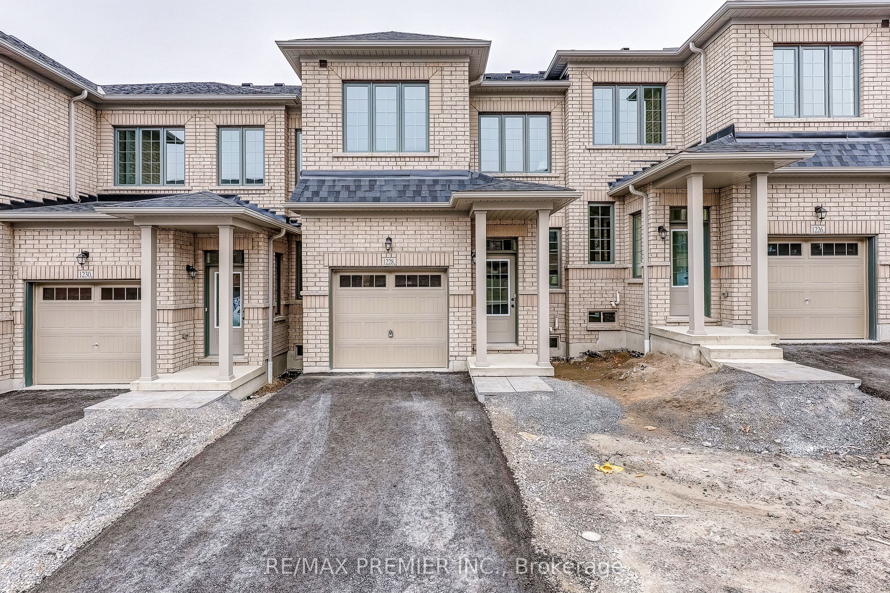 1228 Elizabeth Mackenzie Drive, Pickering, ON L1X 0S3 photo 4