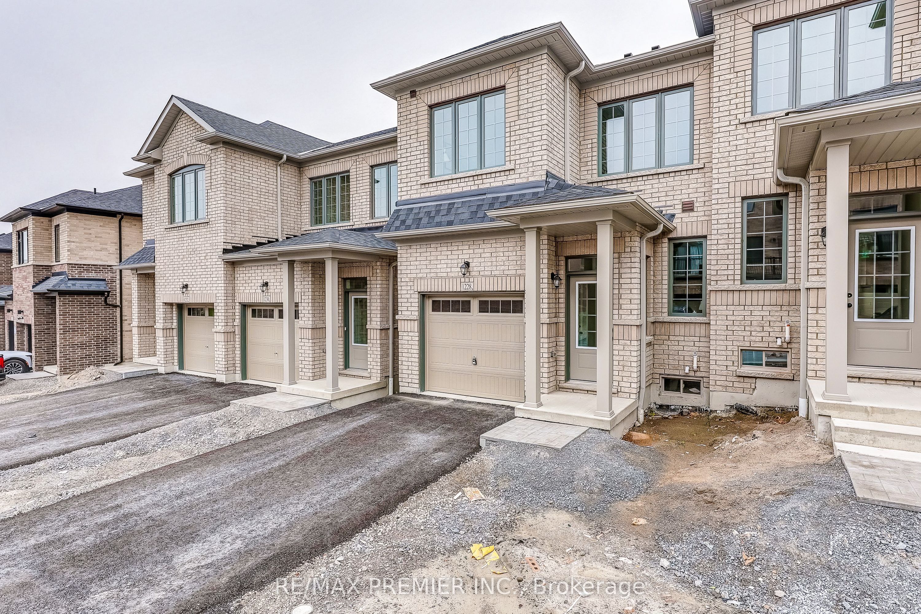 1228 Elizabeth Mackenzie Drive, Pickering, ON L1X 0S3 photo 5