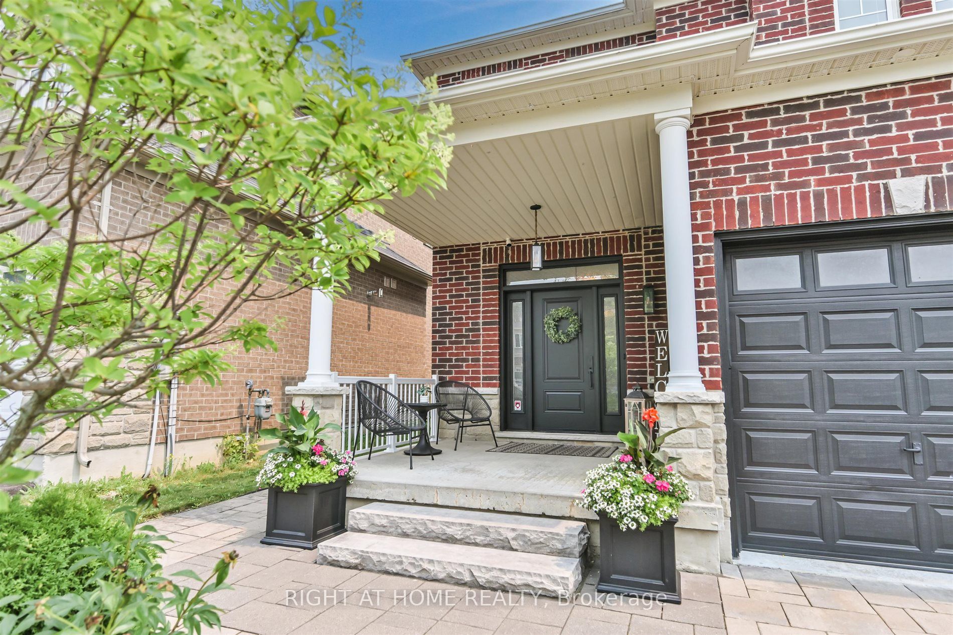 1259 Aldsworth Crescent, Oshawa, ON L1K 0S5 photo 2