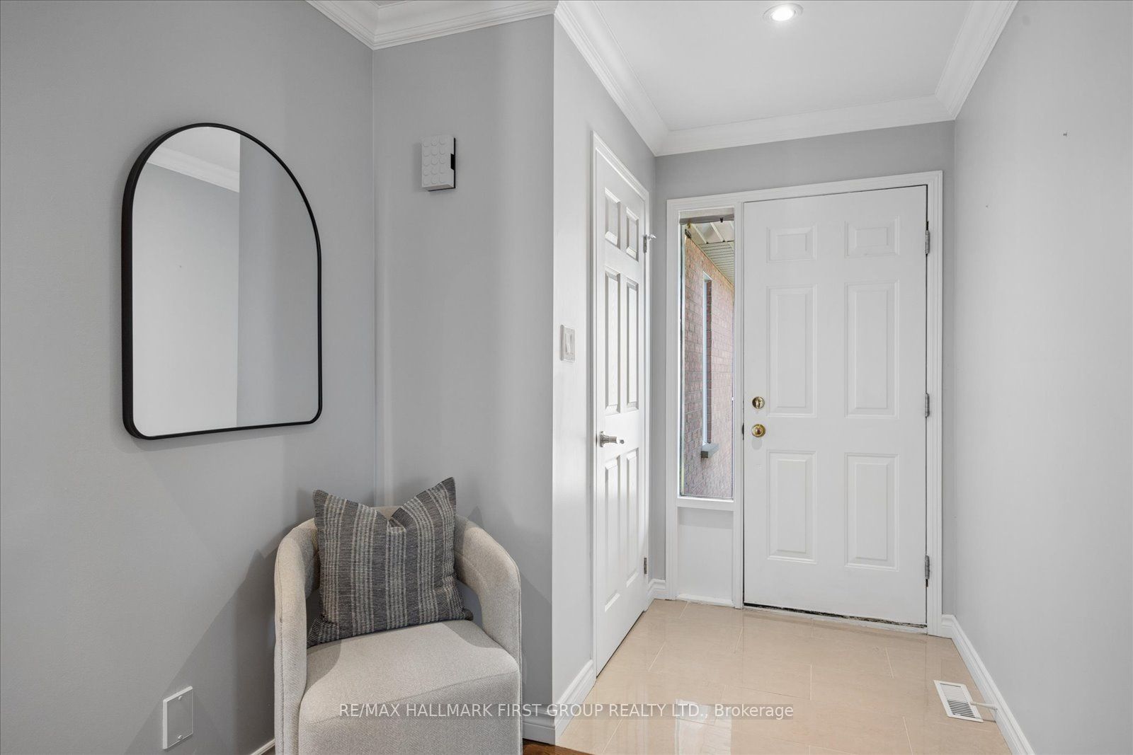 77 Willowbrook Drive, Whitby, ON L1R 2A8 photo 2