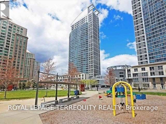 36 Lee Centre Drive Th108, Toronto, ON M1H 3K2 photo 2
