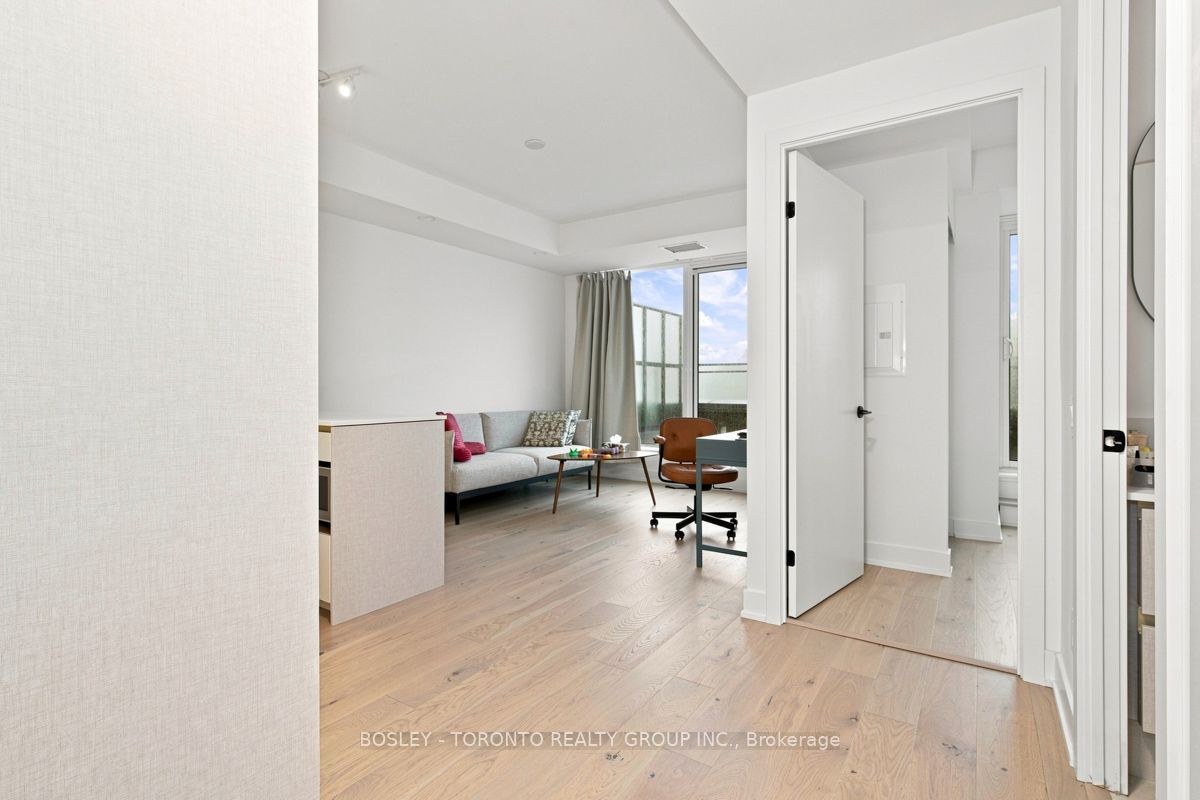 1285 Queen Street E 504, Toronto, ON M4L 1C2 photo 2