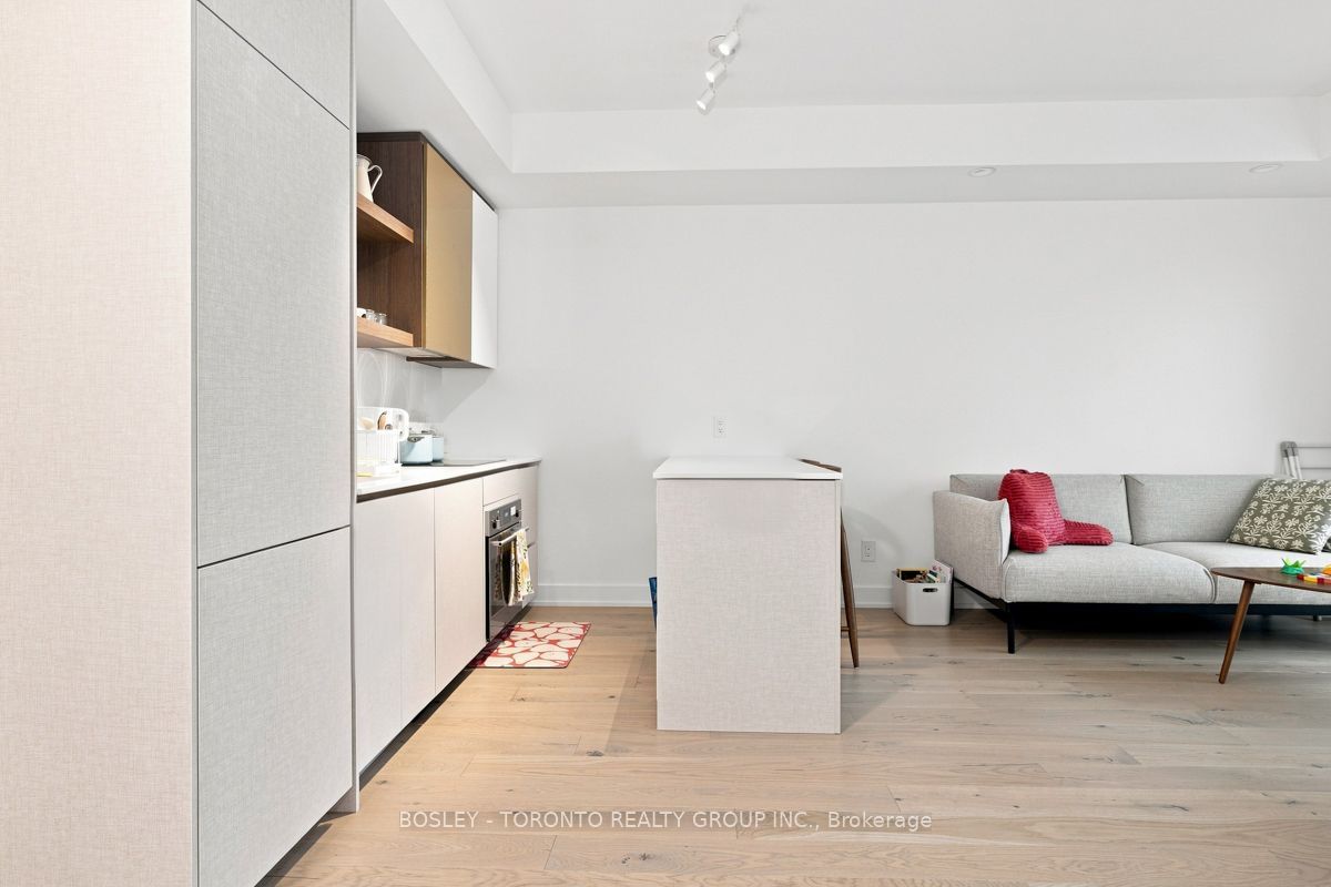 1285 Queen Street E 504, Toronto, ON M4L 1C2 photo 4