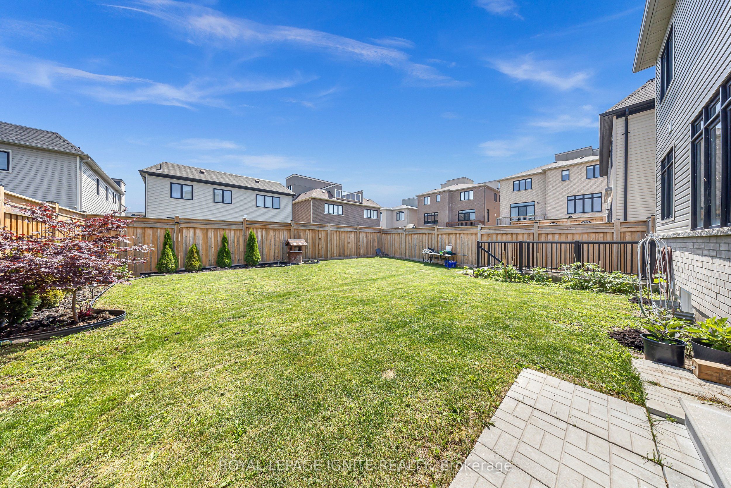 11 Larkin Lane, Clarington, ON L1C 4A7 photo 5