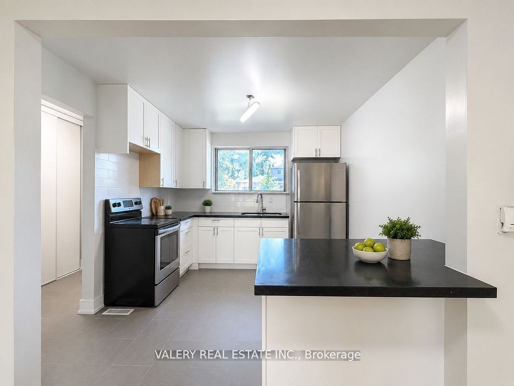 75 Eastdale Avenue TH69, Toronto, ON M4C 5N3 photo 2