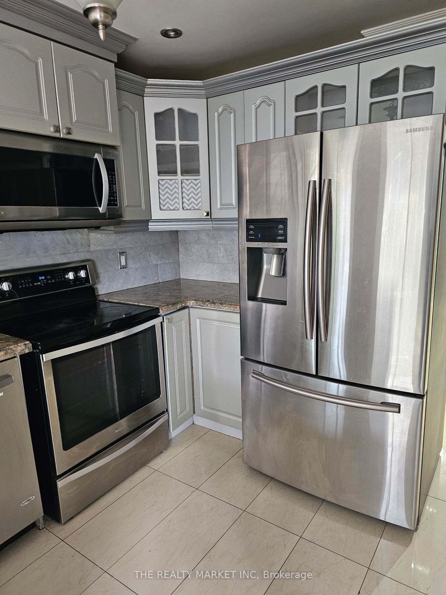 102 William Stephenson Drive, Whitby, ON L1N 8T1 photo 3
