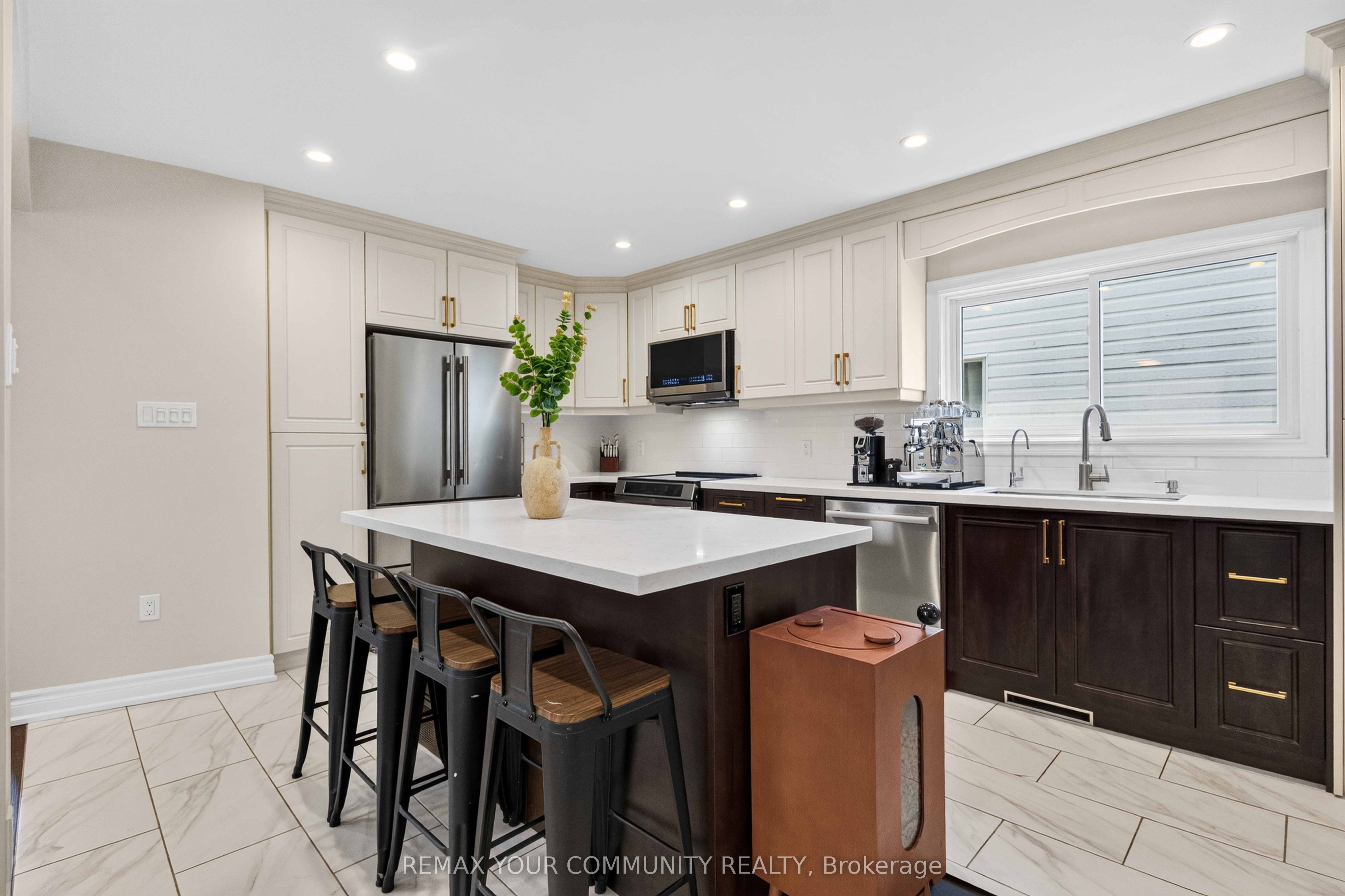 1038 Grandlea Court, Oshawa, ON L1K 2N1 photo 4