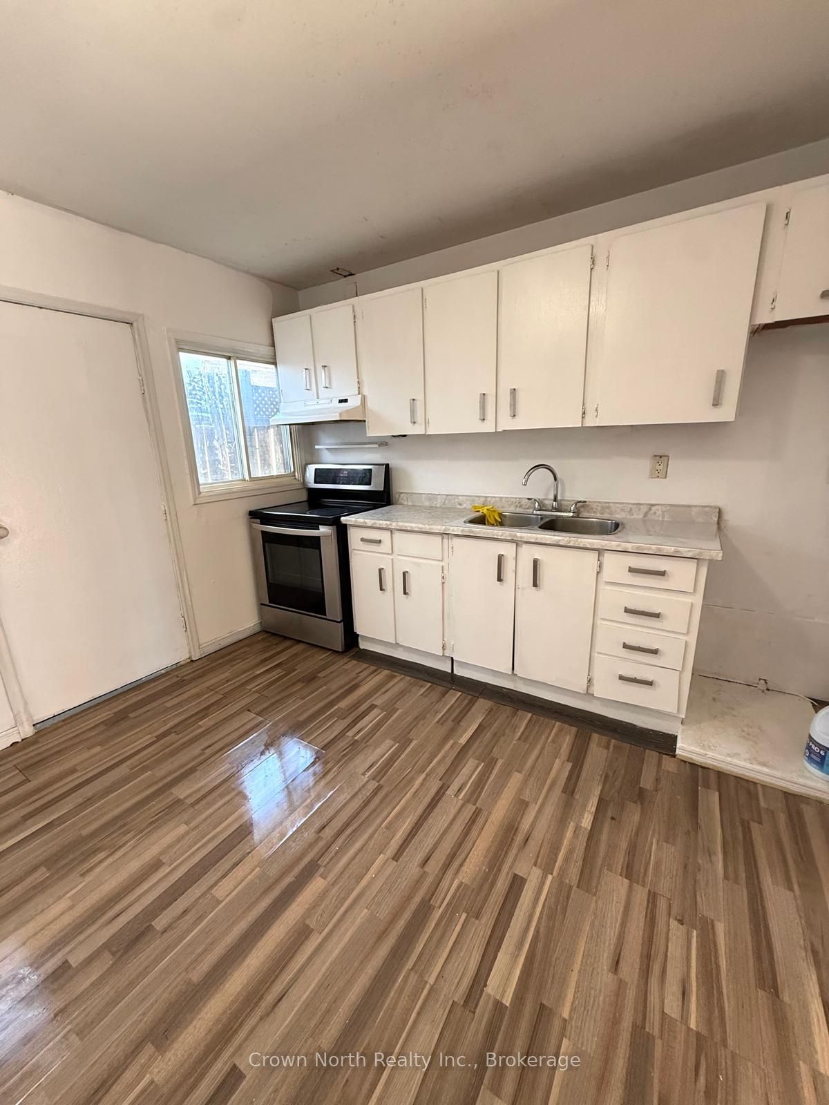 606 Hoskin Avenue, Oshawa, ON L1H 2A3 photo 2