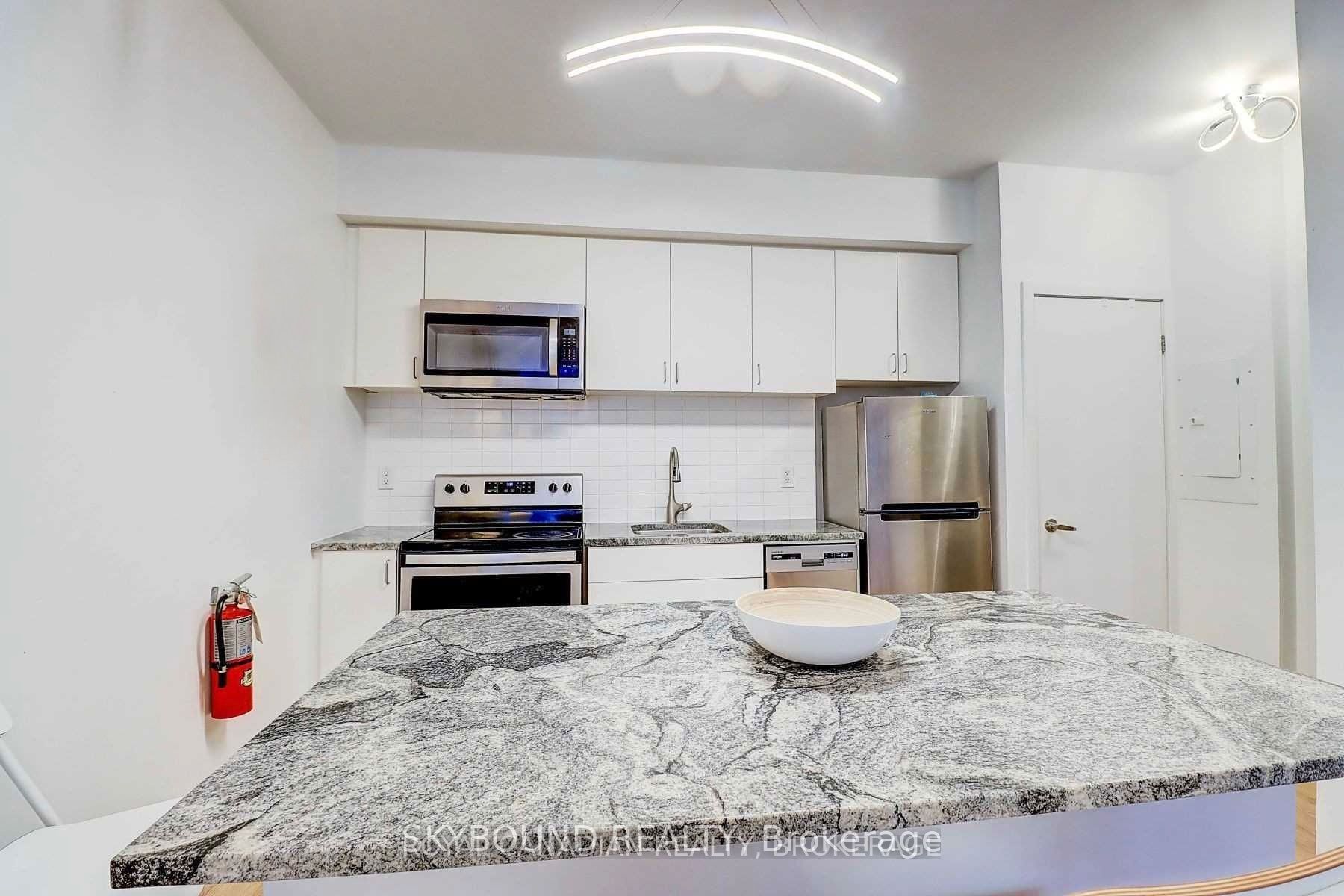 1720 Simcoe Street N 23 - Room 1, Oshawa, ON L1G 0C3 photo 4