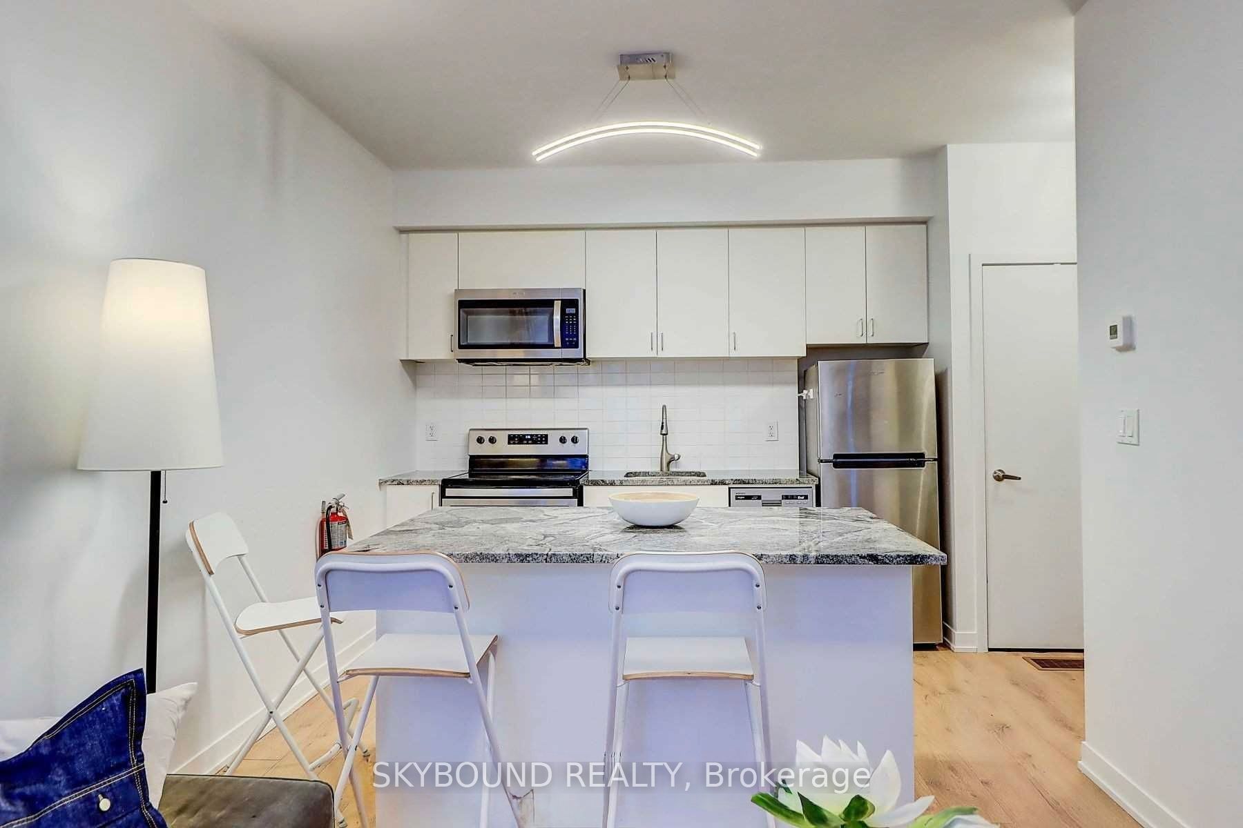 1720 Simcoe Street N 23 - Room 1, Oshawa, ON L1G 0C3 photo 5