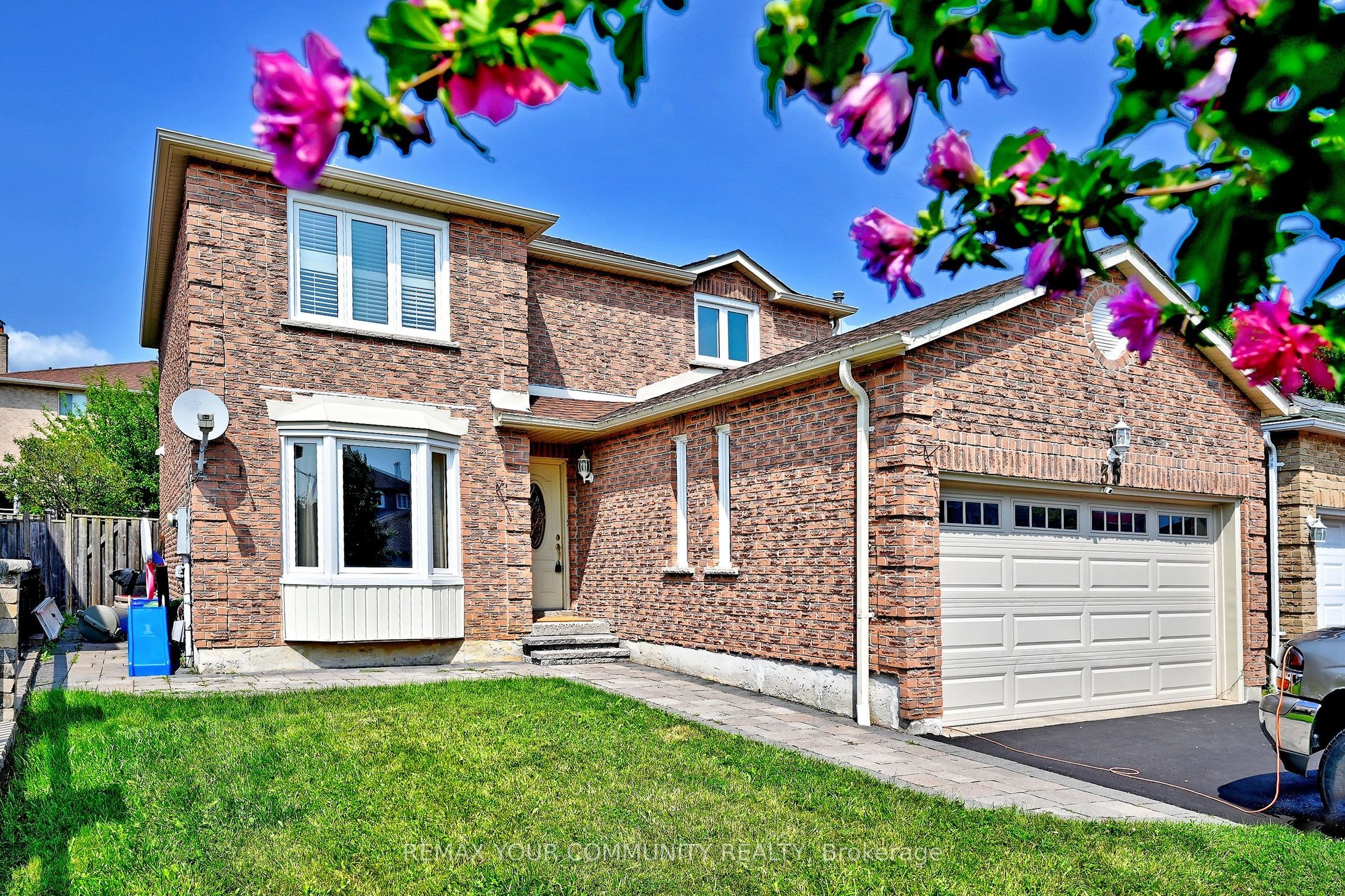 35 Dakin Drive, Ajax, ON L1T 2R8