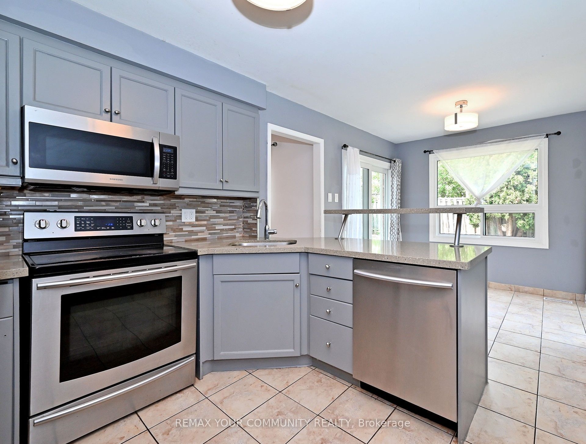 35 Dakin Drive, Ajax, ON L1T 2R8 photo 4