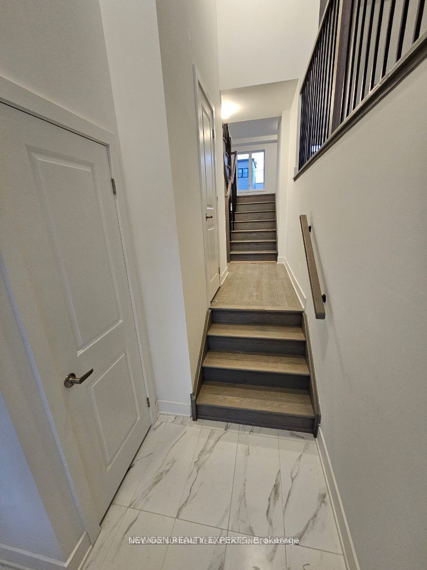763 Stanstead Path, Oshawa, ON L1K 3G4 photo 3
