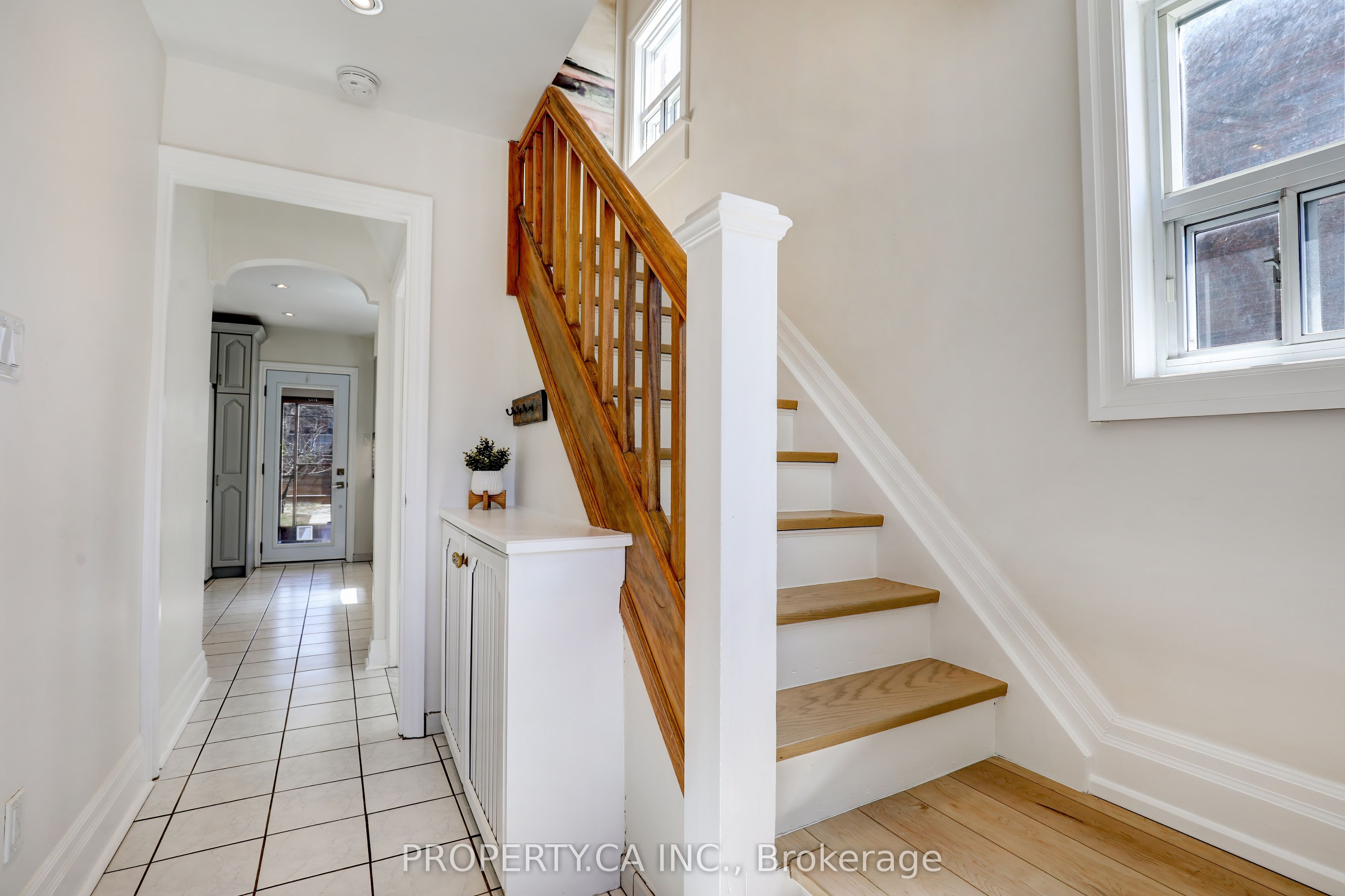 135 Cadorna Avenue, Toronto, ON M4J 3X5 photo 2