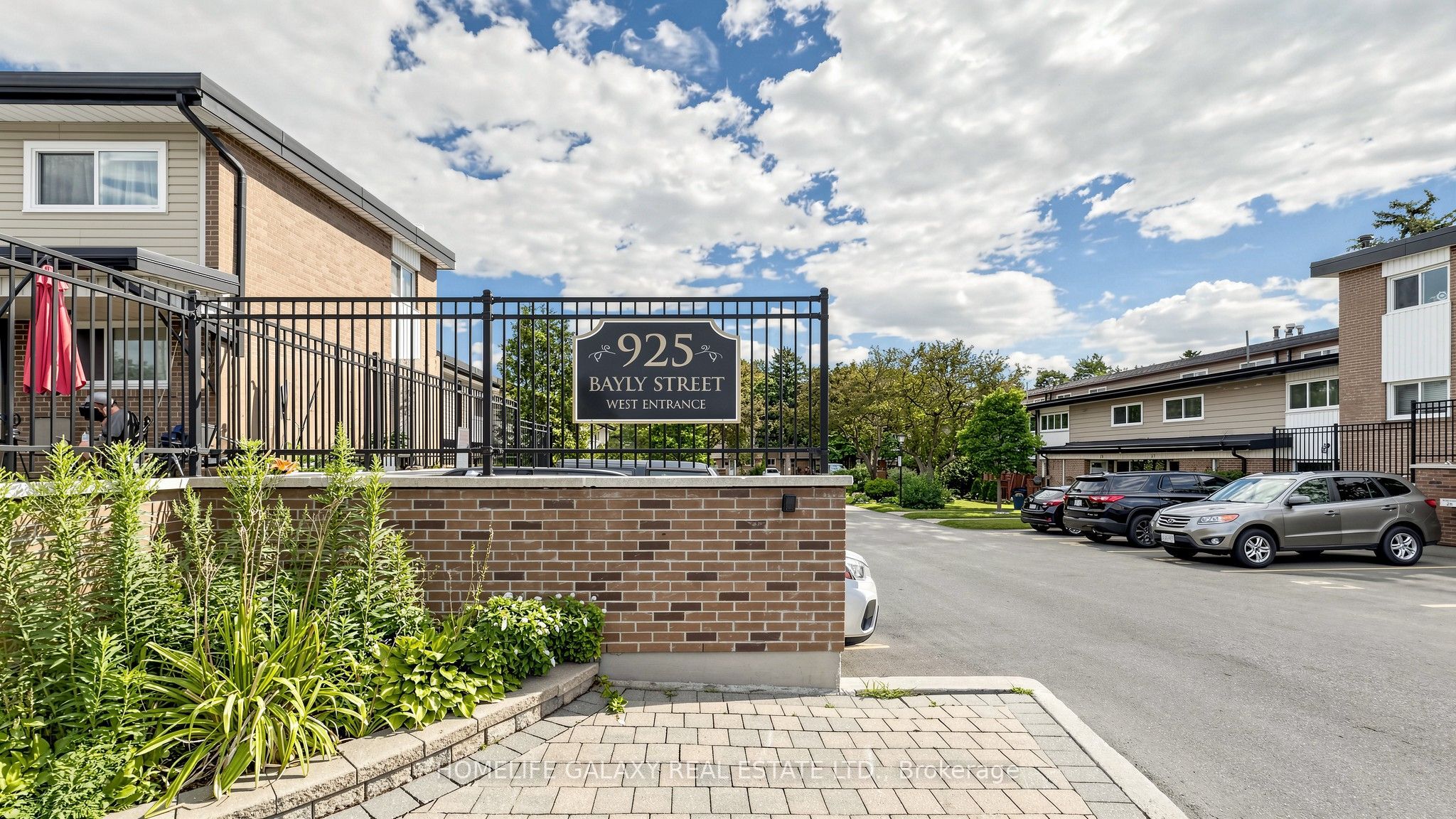 925 Bayly Street 16, Pickering, ON L1W 1L4
