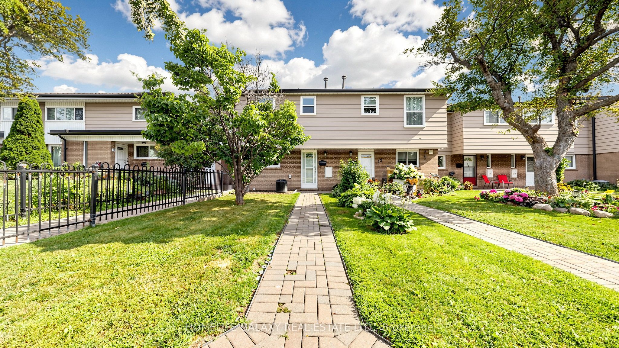 925 Bayly Street 16, Pickering, ON L1W 1L4 photo 2