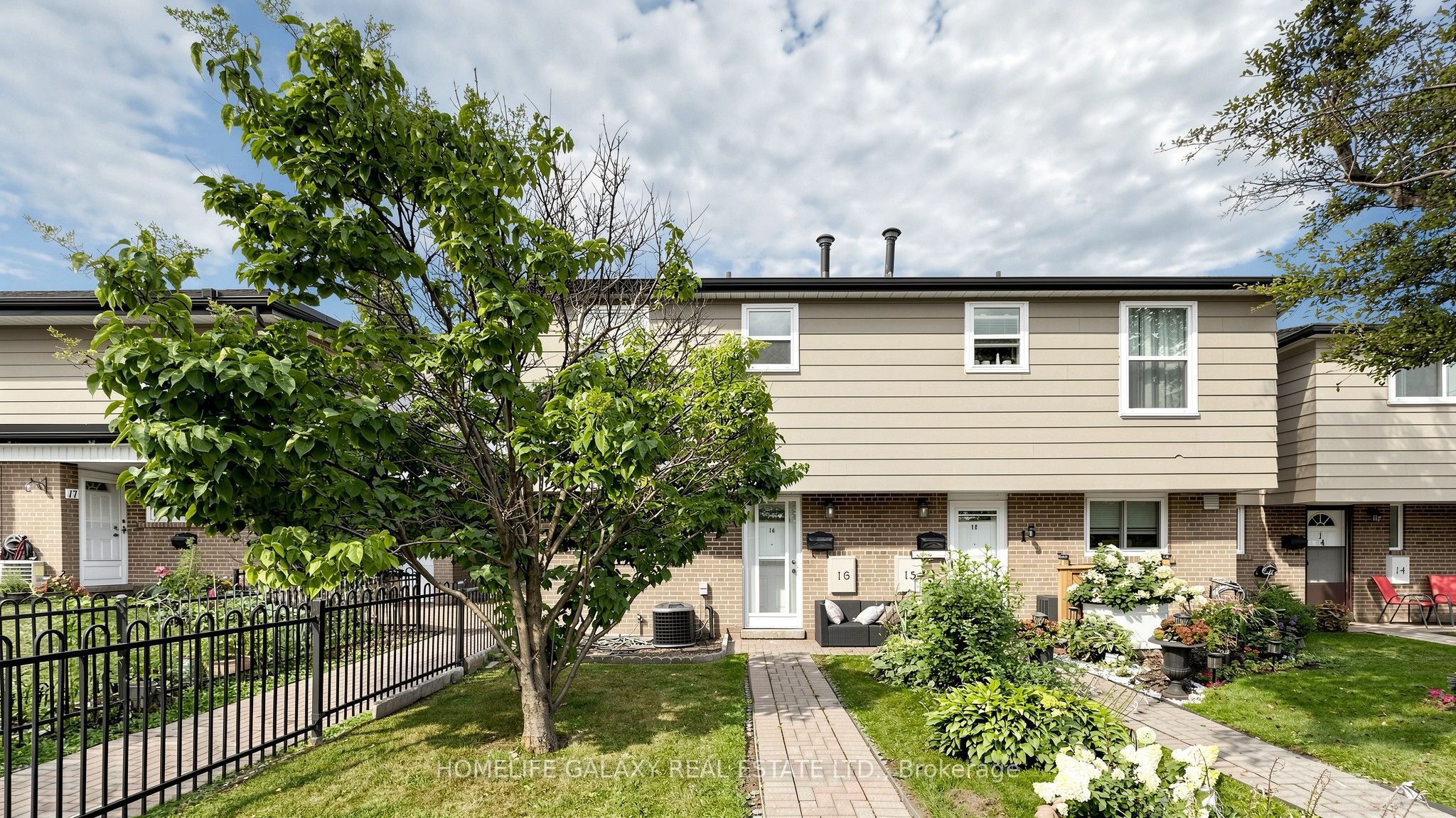 925 Bayly Street 16, Pickering, ON L1W 1L4 photo 3