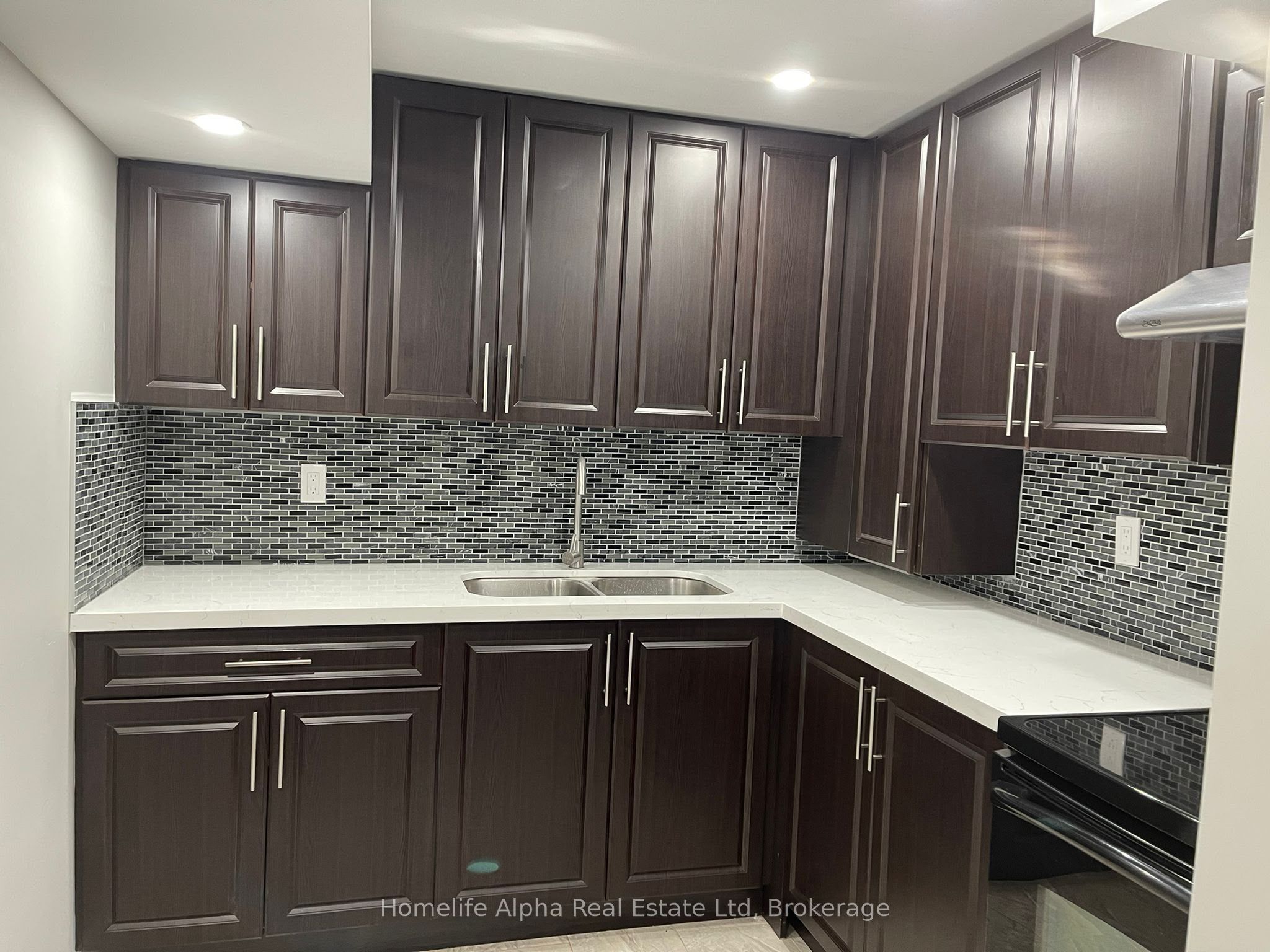 2518 Snow Knight Drive W, Oshawa, ON L1L 0K2 photo 2