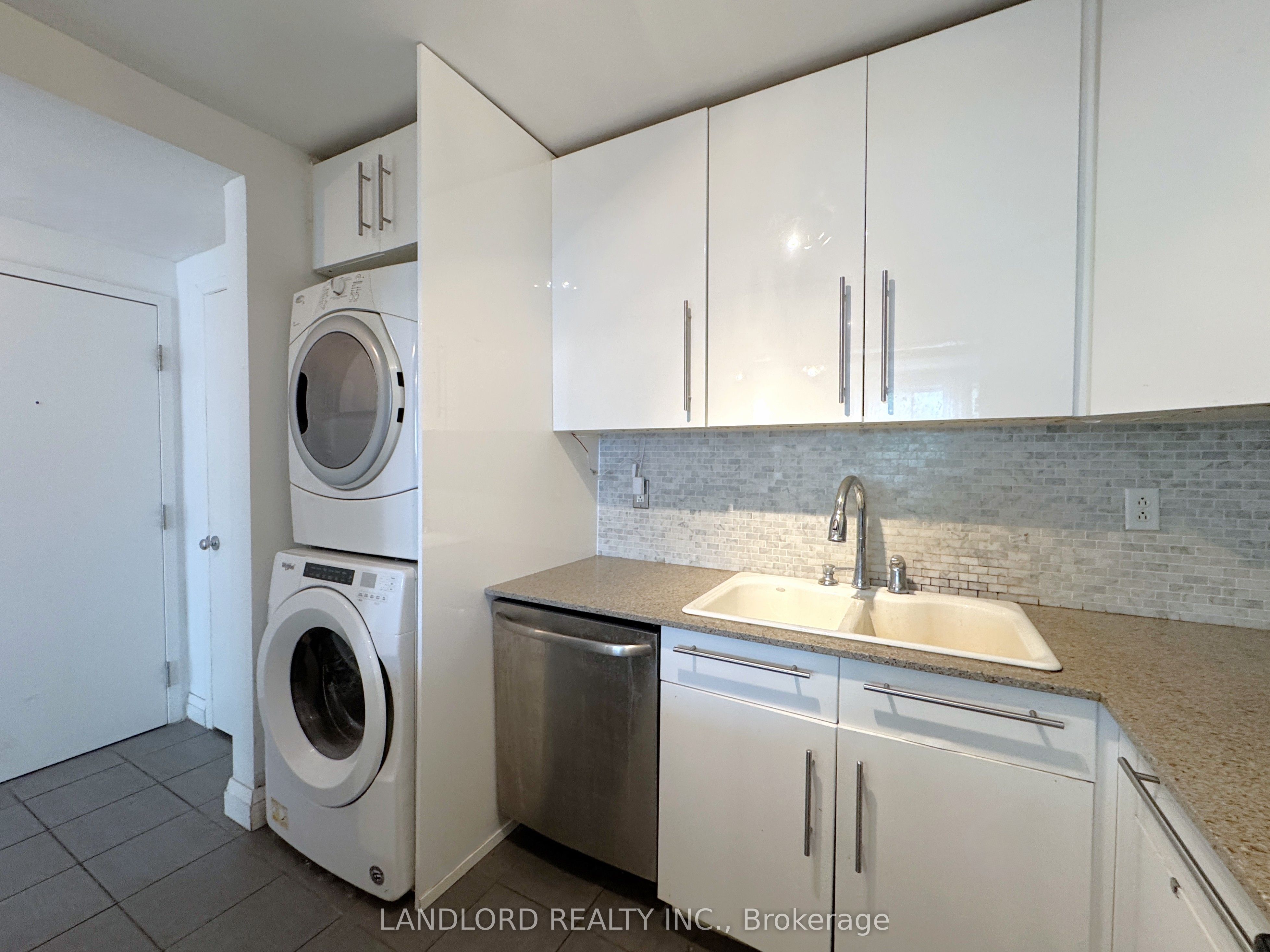 1175 Queen Street E B, Toronto, ON M4M 1L5 photo 3