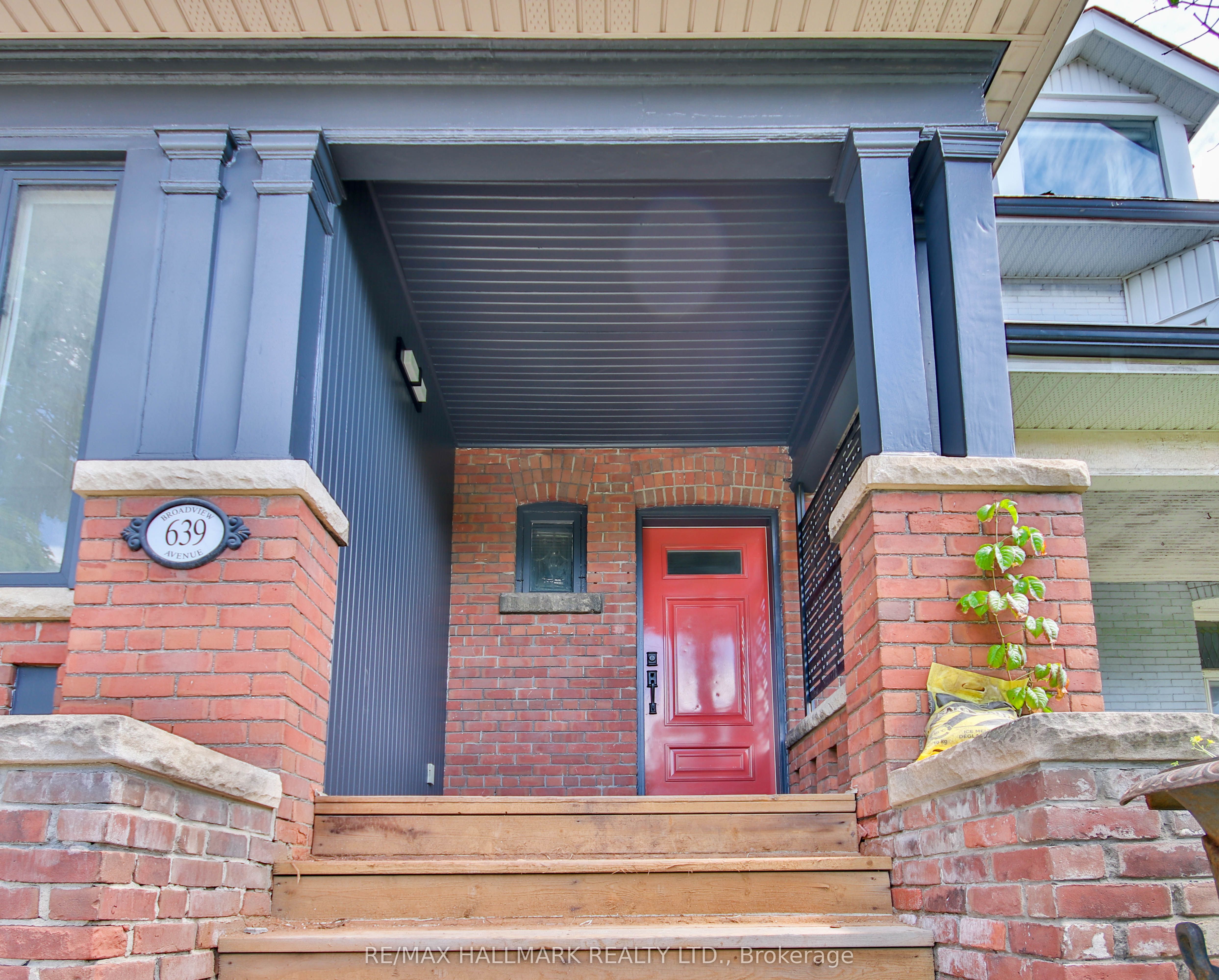 639 Broadview Avenue Main Fl, Toronto, ON M4K 2N9 photo 3