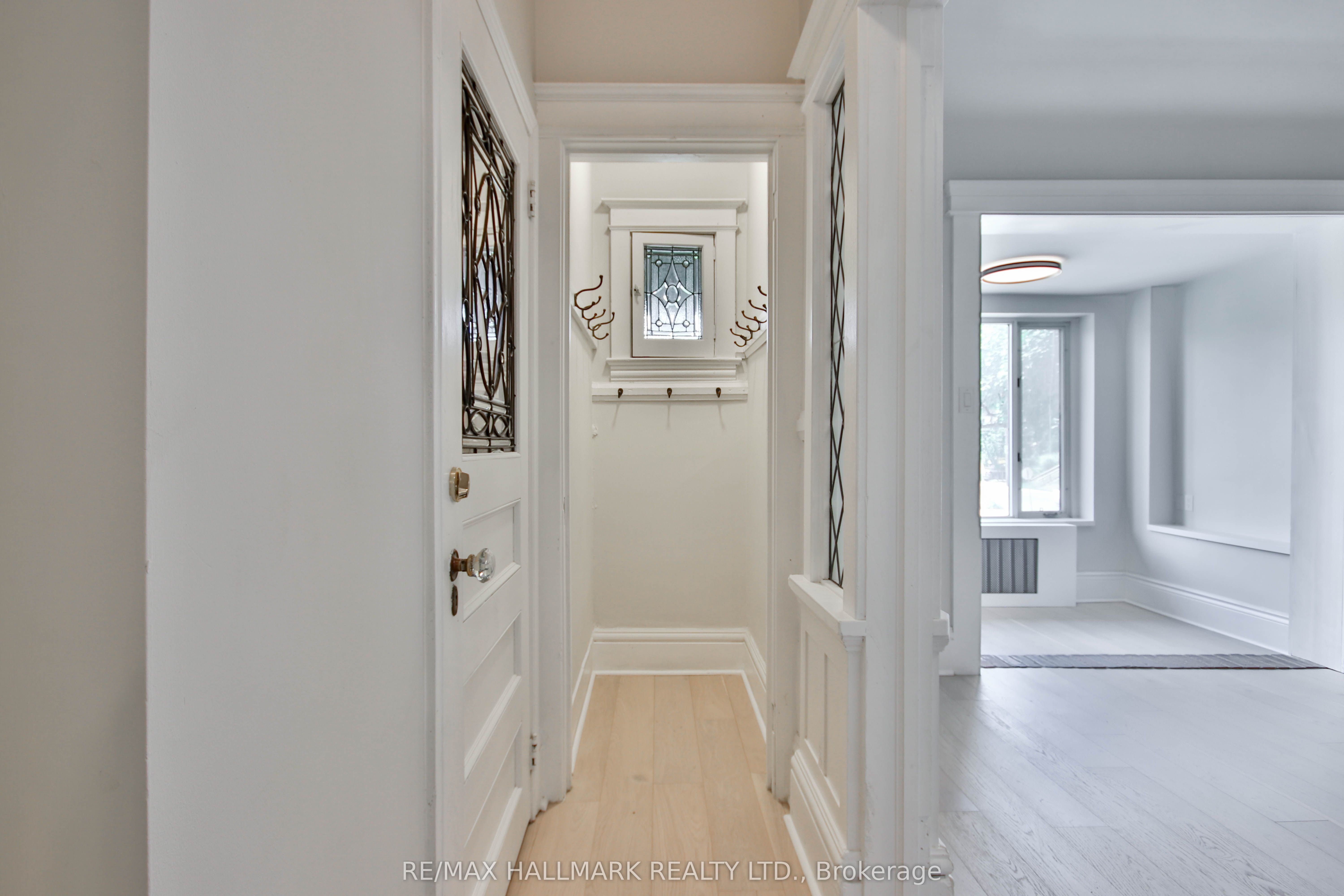 639 Broadview Avenue Main Fl, Toronto, ON M4K 2N9 photo 5