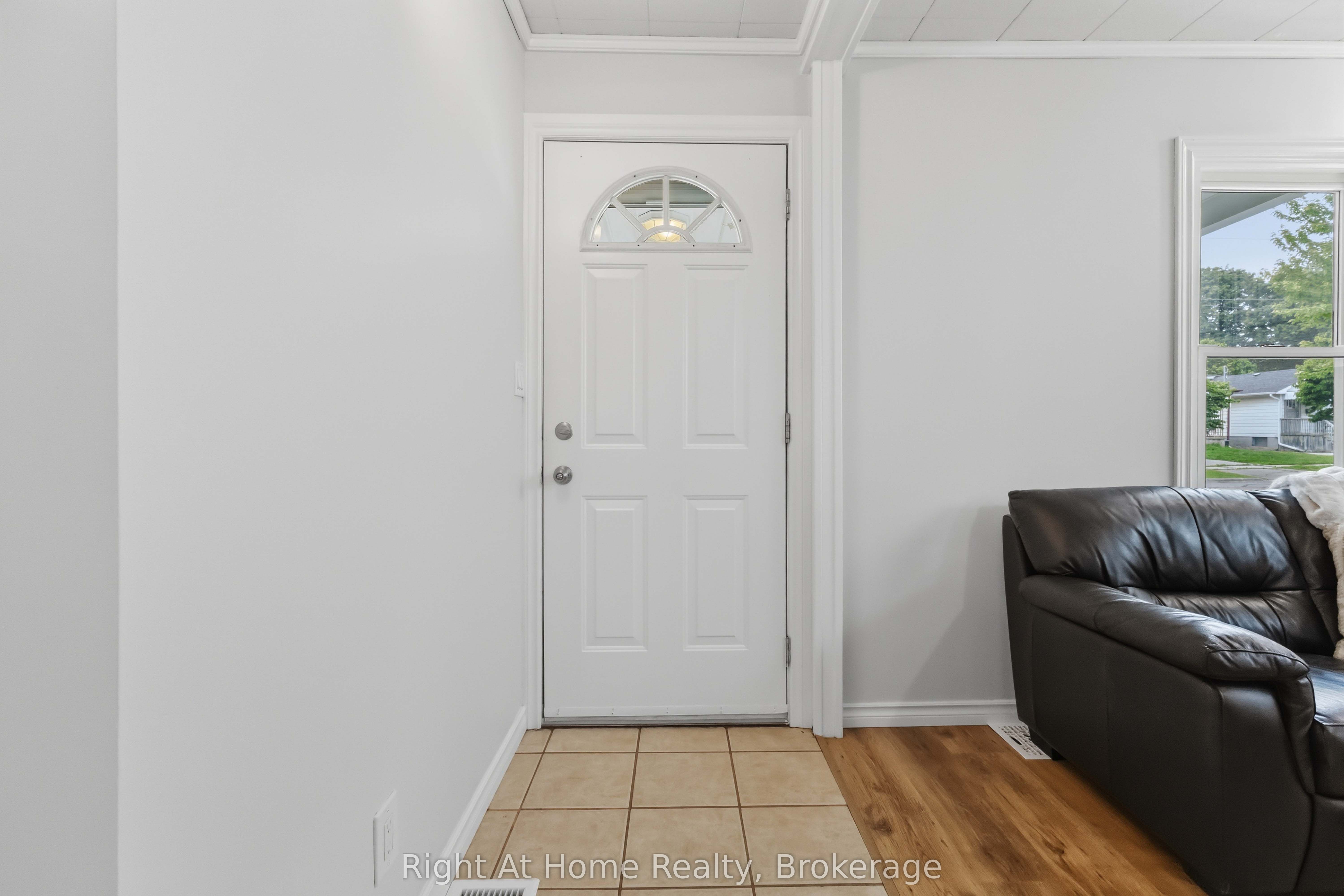 127 Montrave Avenue, Oshawa, ON L1J 4R6 photo 3